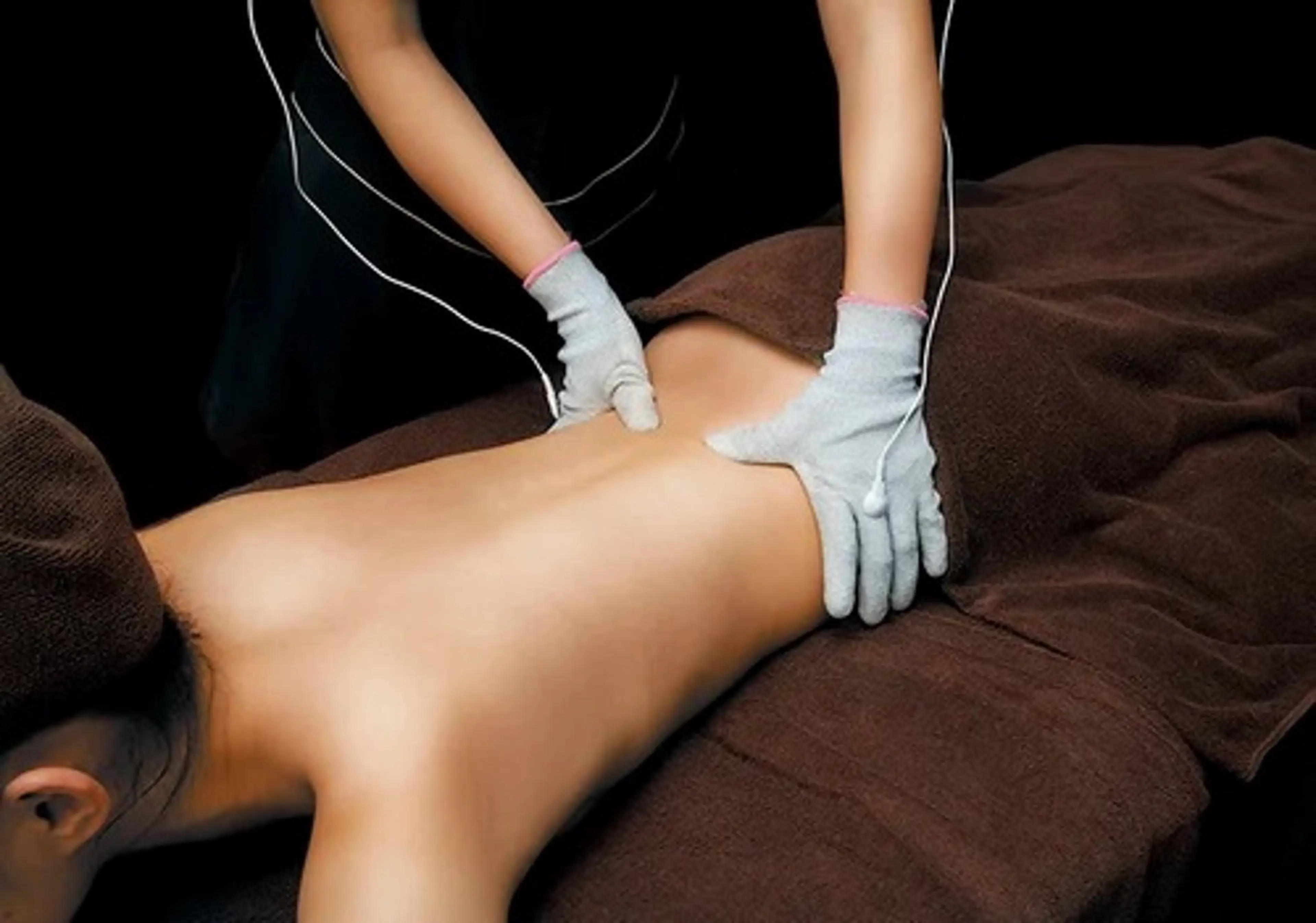 【オイルトリートメント60分＋リリースカッター40分】うつ伏せ全身(脚後面＋背中)or上半身のみor下半身のみ)の写真