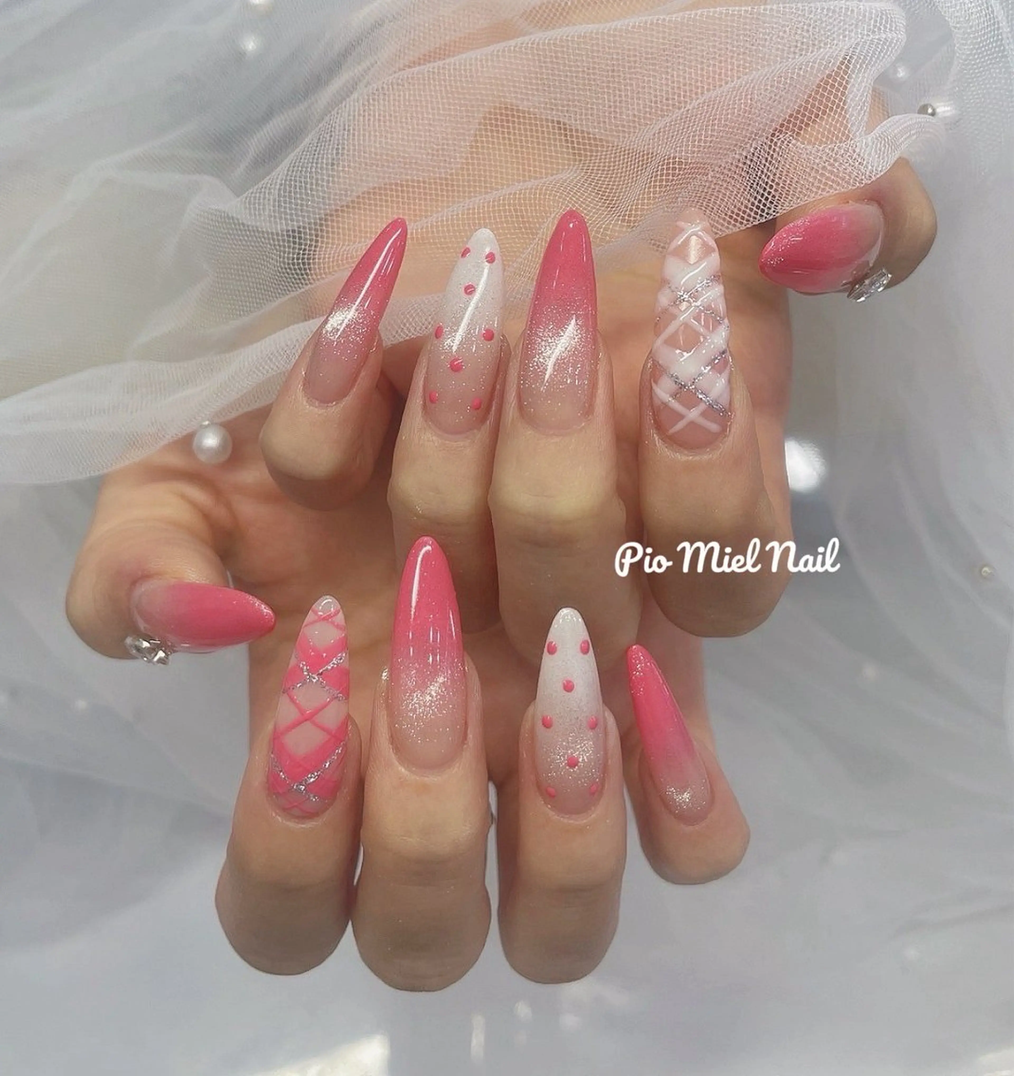 セミロング 韓国風ヘア ハンドネイル momo 長さだしのネイルデザイン