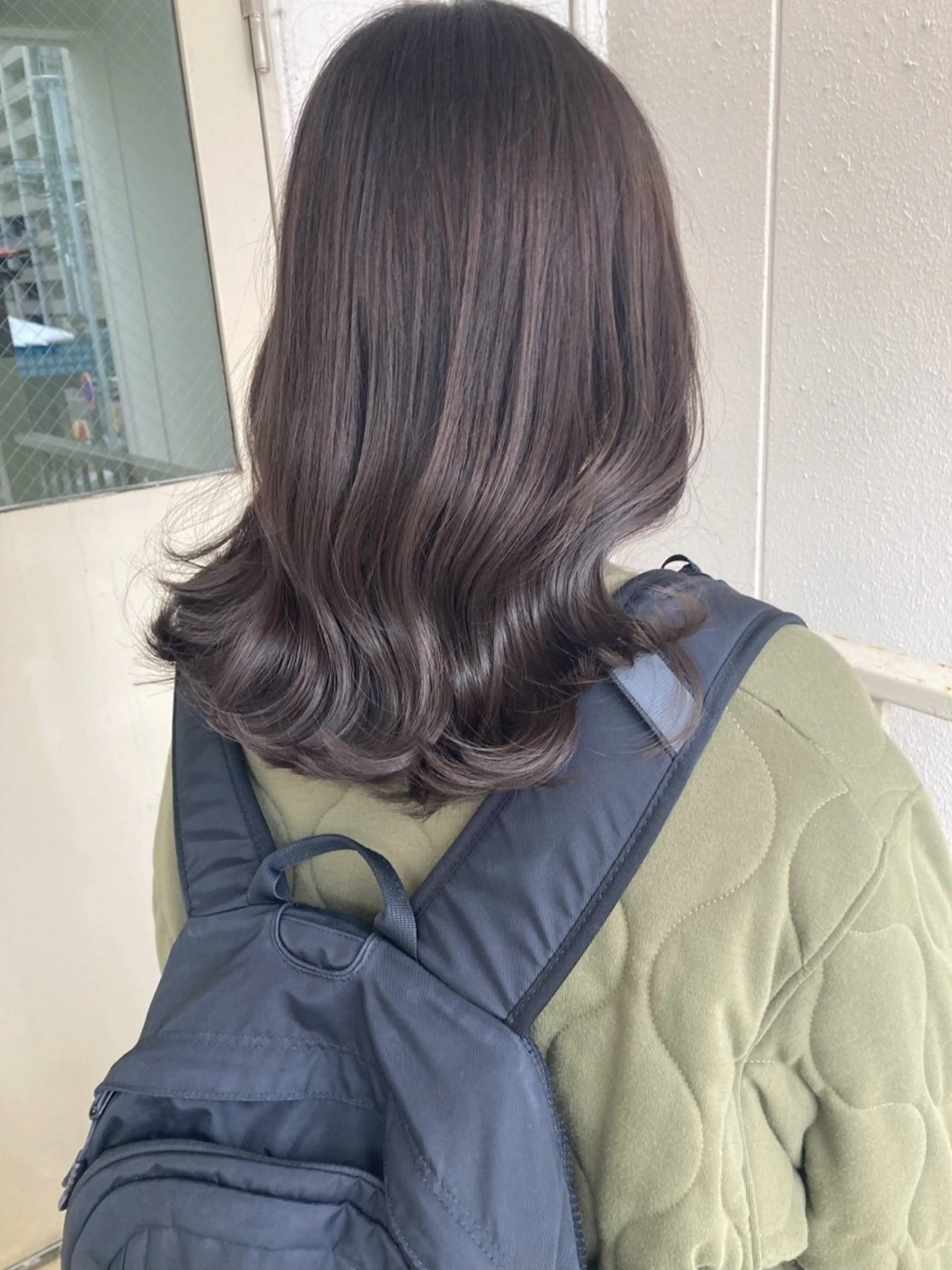 セミロング アッシュ roka ノゾミのヘアスタイル