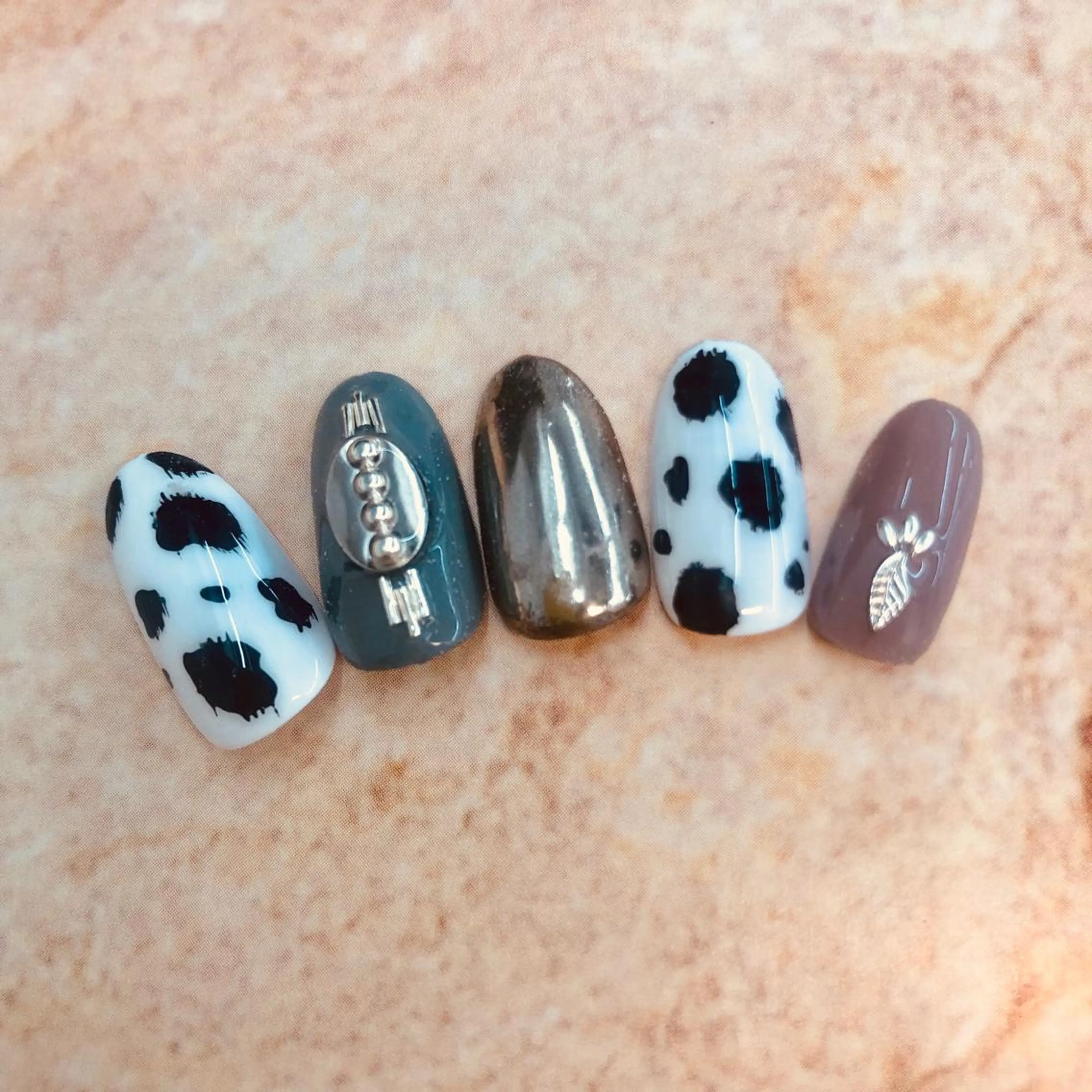 ネイル アニマル柄 🎀AYAKO 🎀中韓ネイルのネイルデザイン