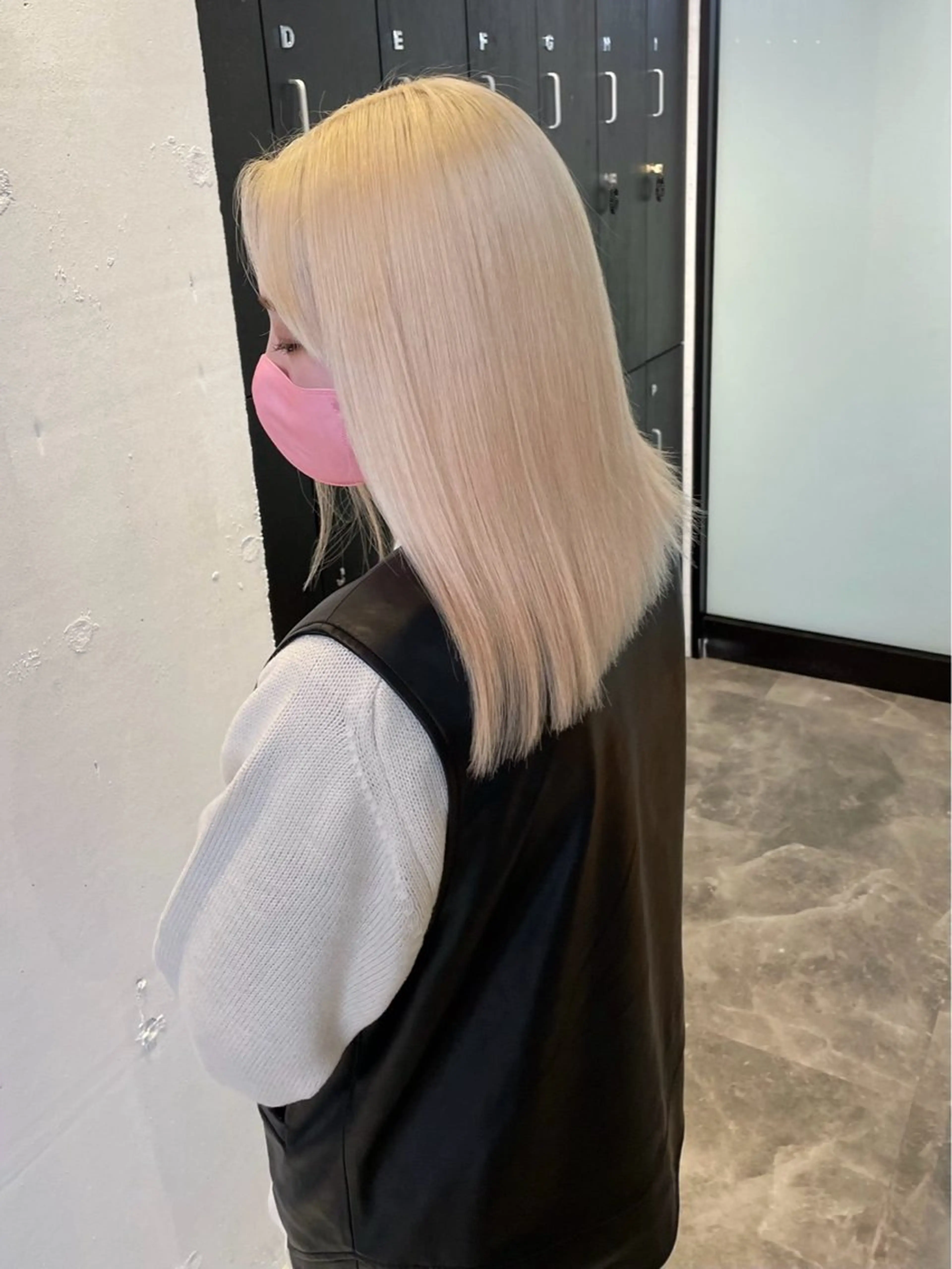 セミロング ヘアカラー ブリーチカラー特化 ✨️永井諒のヘアスタイル