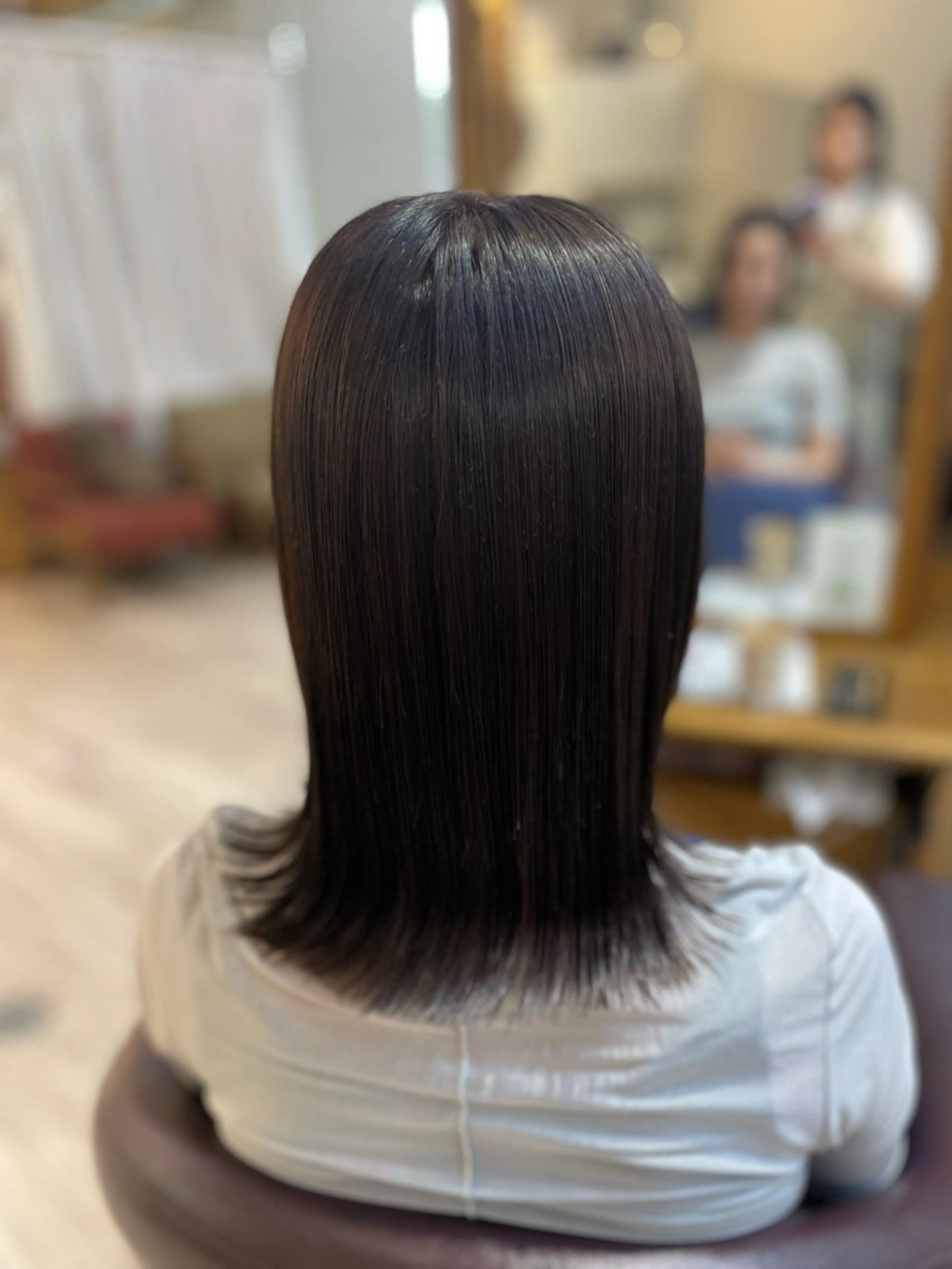 ミディアム 茅野 あゆ美のヘアスタイル