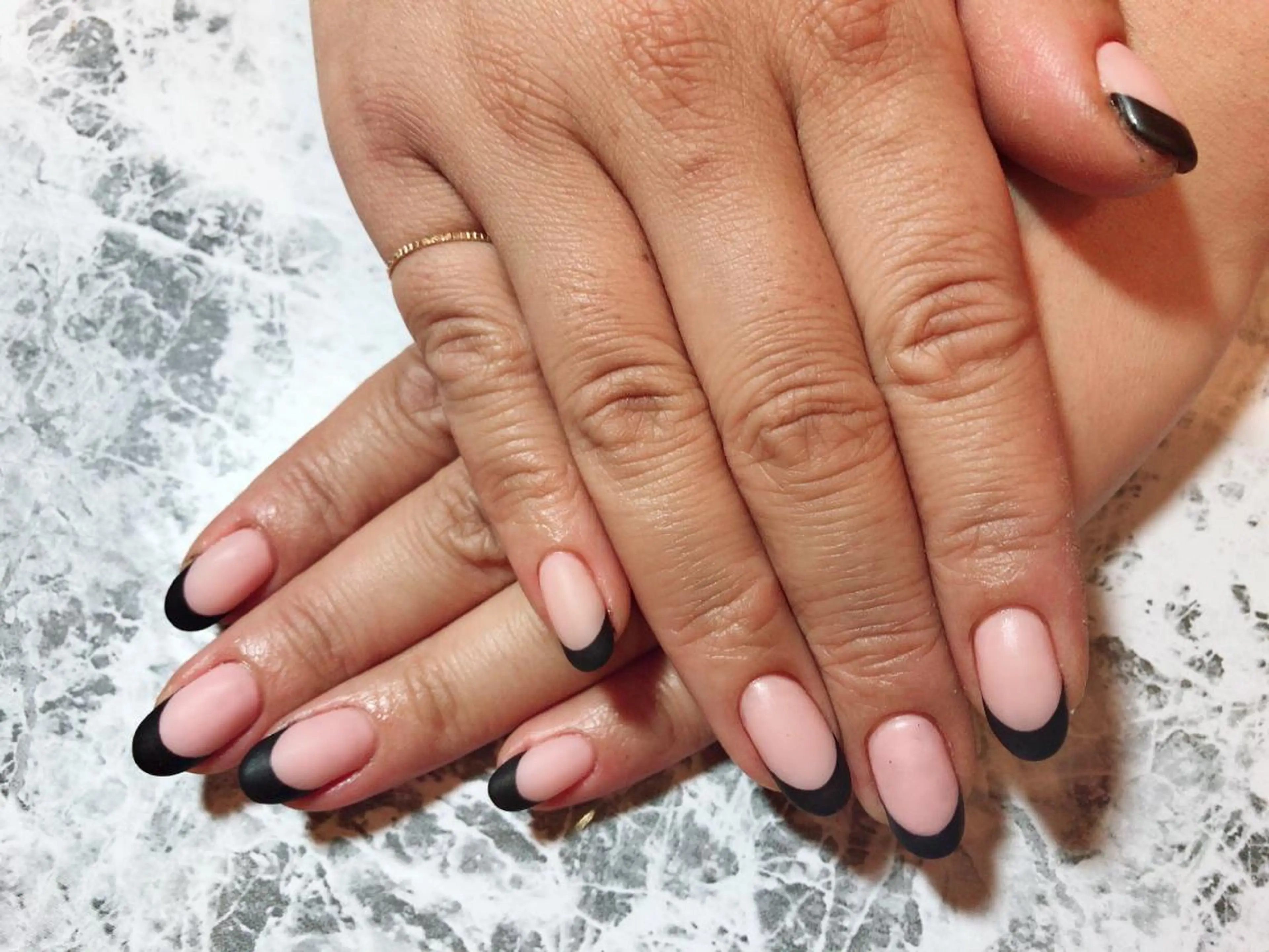 ネイル フレンチネイル マットネイル atelier chic+所属・atelier chic+のネイルデザイン