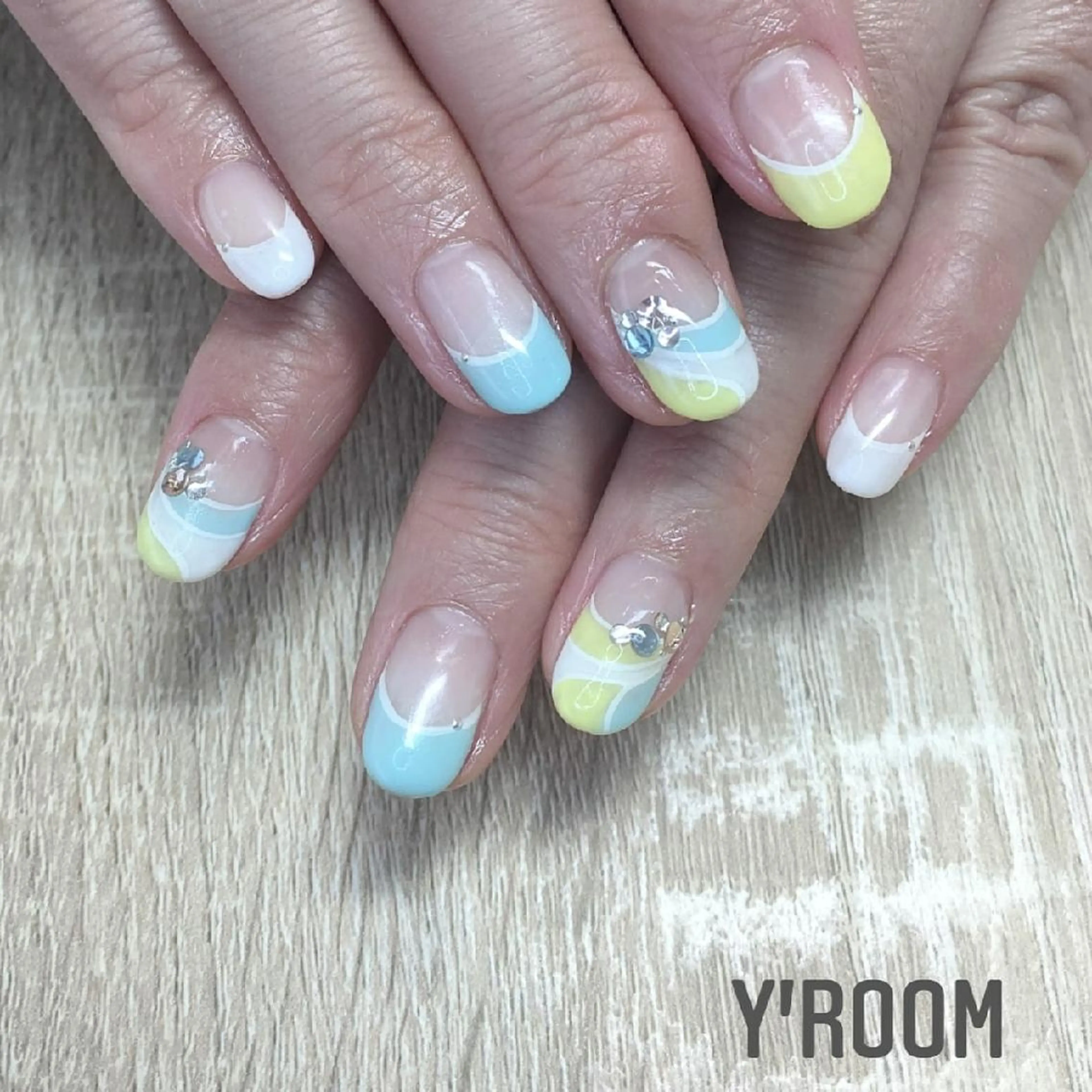 ネイル フラッシュネイル ジェルネイル マグネットネイル ニュアンスネイル ワンカラーネイル YUKA （ネイリスト）のネイルデザイン