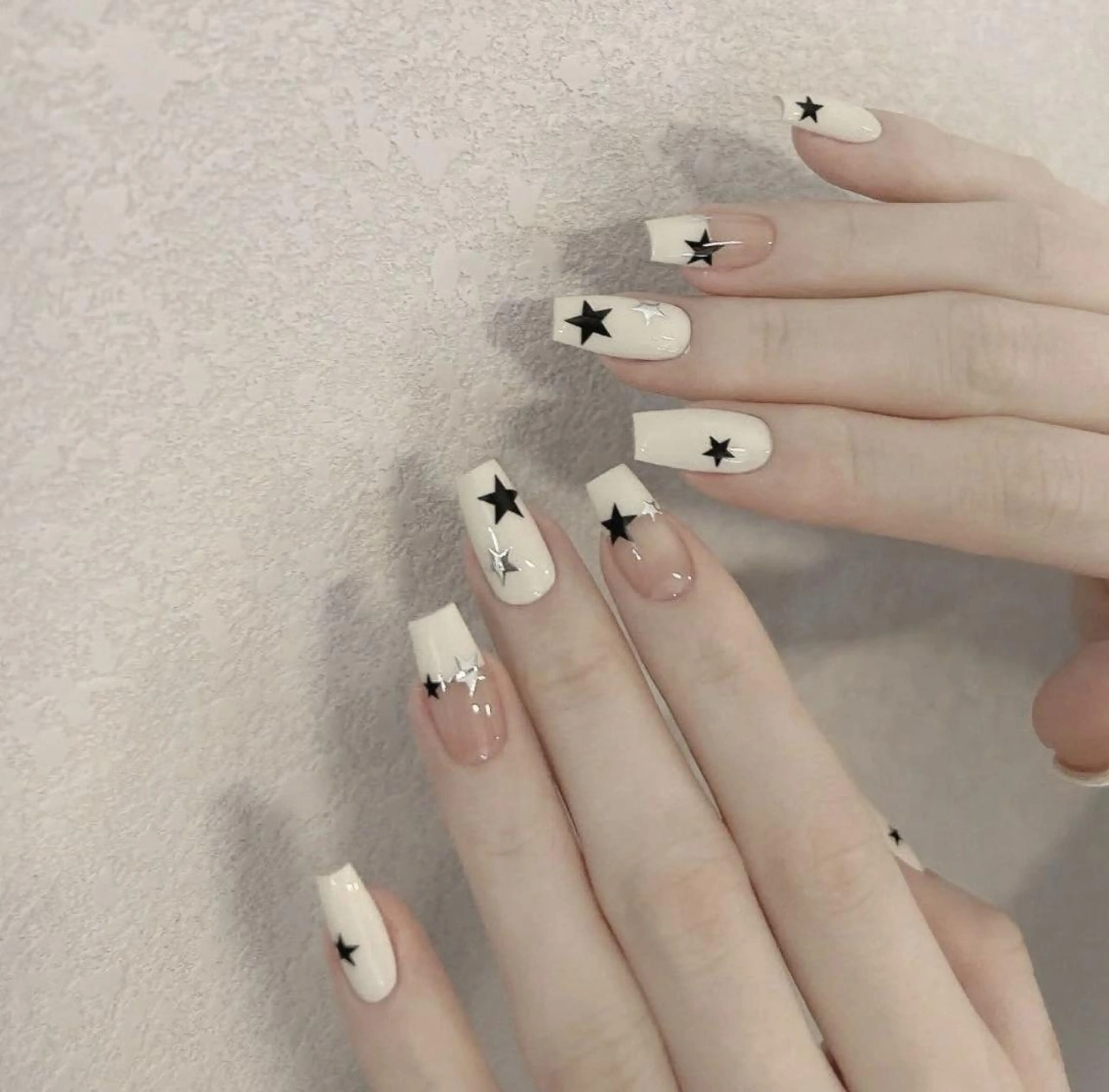 ネイル アートネイル 長さ出し ネイルチップ Queens PUPUのネイルデザイン