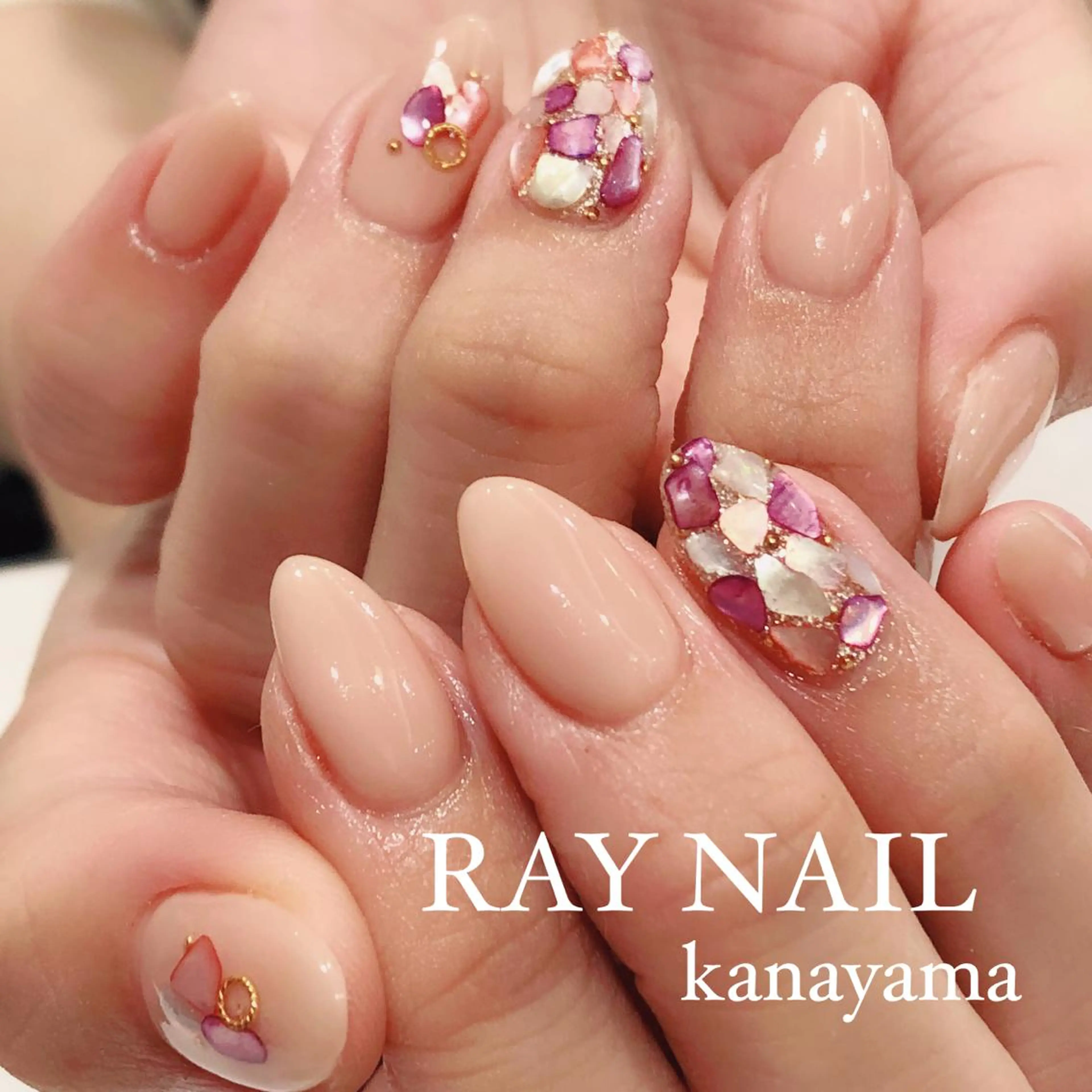 ネイル ストーンネイル Arowa 伊田のネイルデザイン