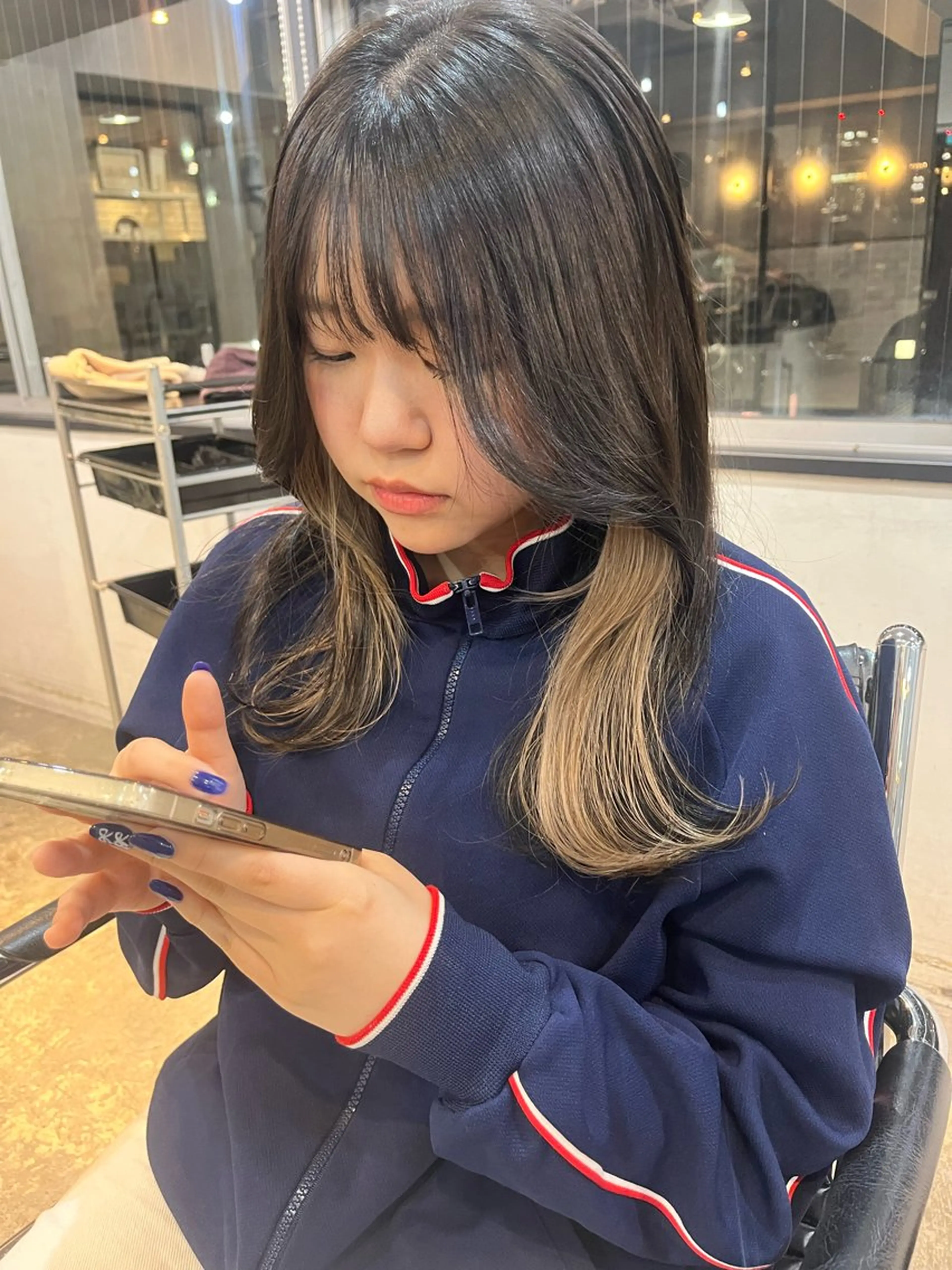 セミロング カラー ベージュカラー ブリーチ ホワイトベージュ 髪質改善／縮毛矯正 関根青葉のヘアスタイル