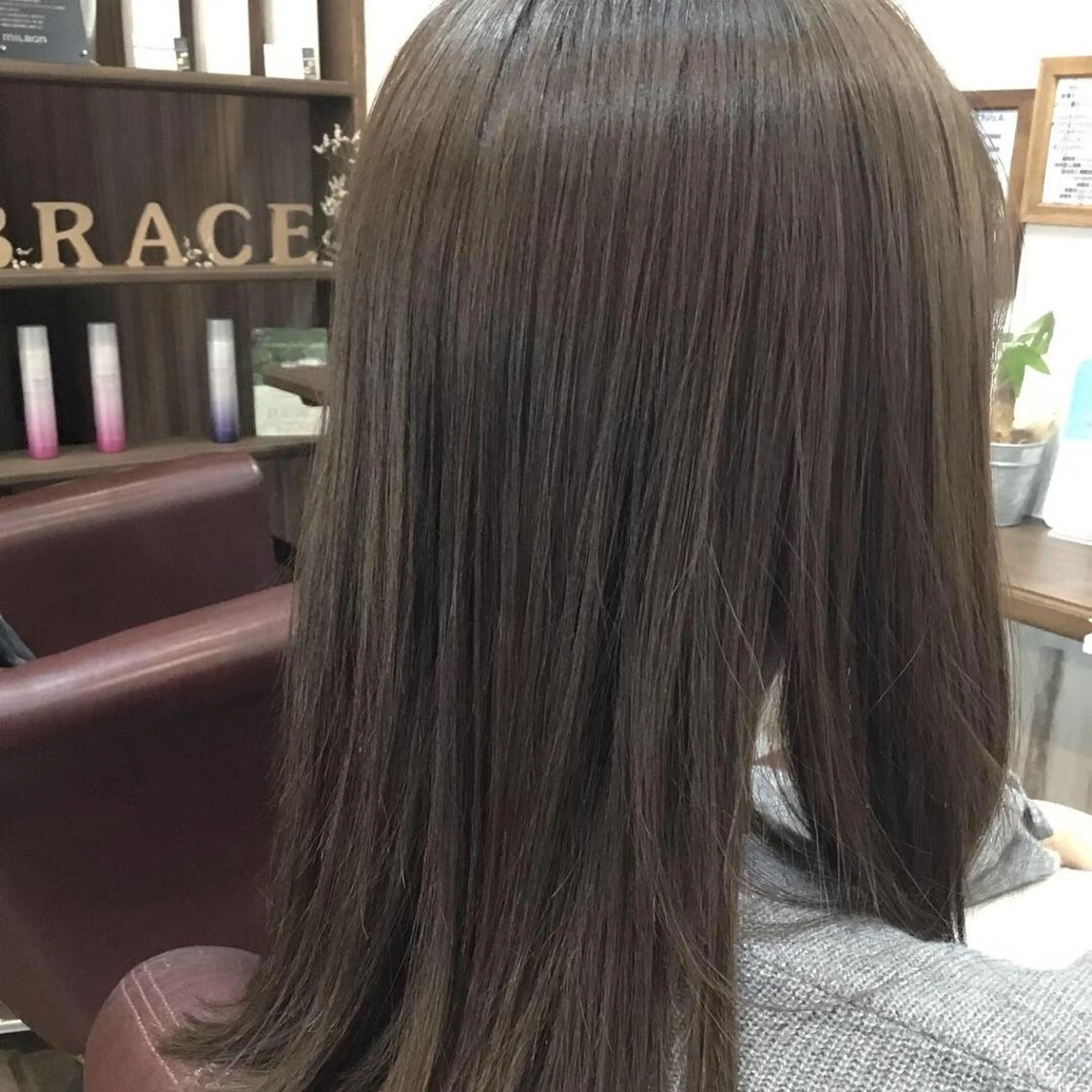 セミロング カラー embrace エンブレイスのヘアスタイル