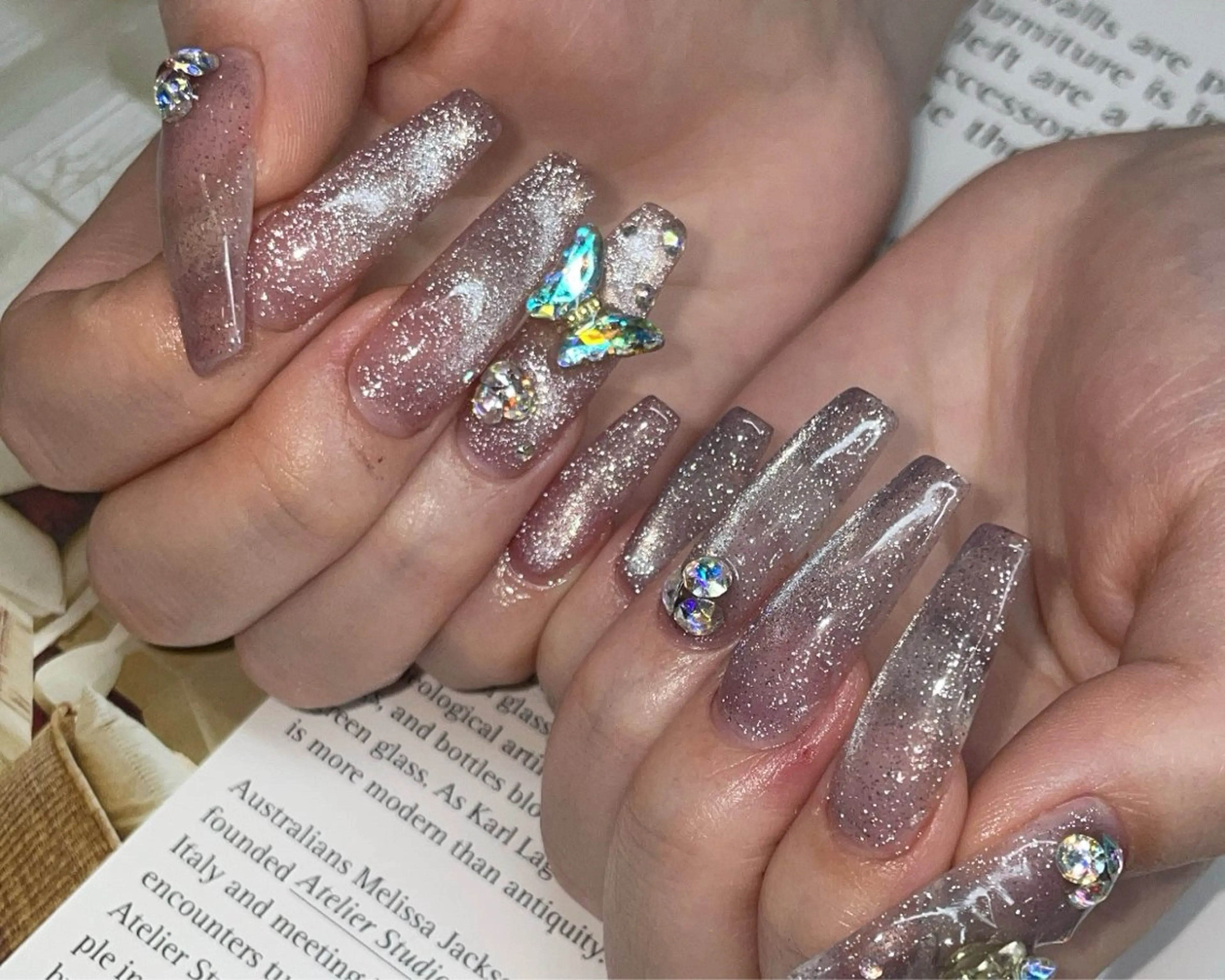 ロング écrin所属・kouno megumiのネイルデザイン