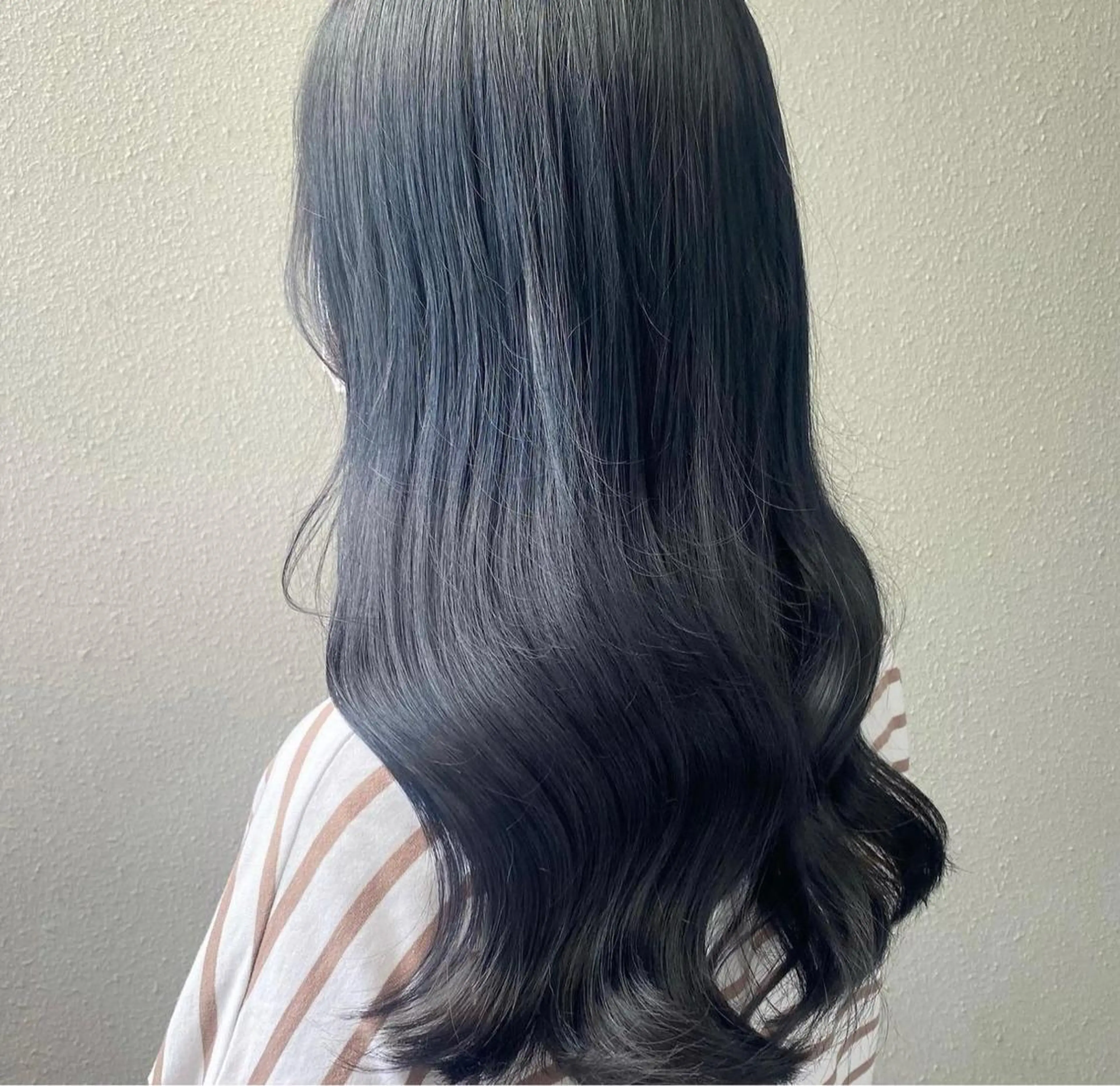 ロング カラー 黒髪 ブルーカラー ブルーブラック 遠藤沙也加 /レイヤーカットのヘアスタイル