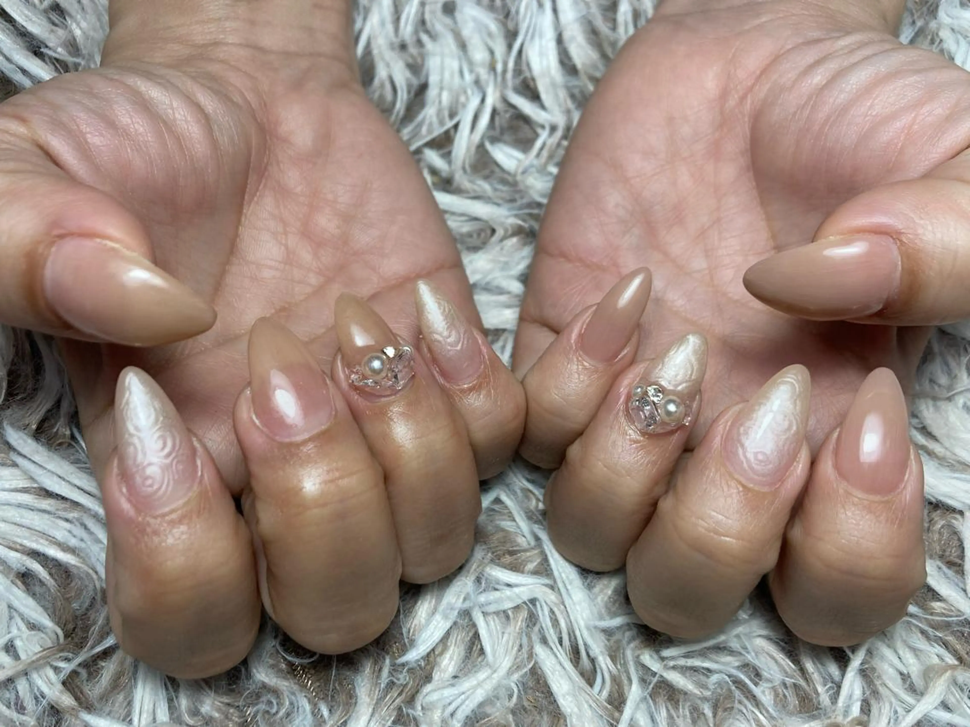 セミロング ネイル ハンドネイル フットネイル ✴︎ Delightのネイルデザイン