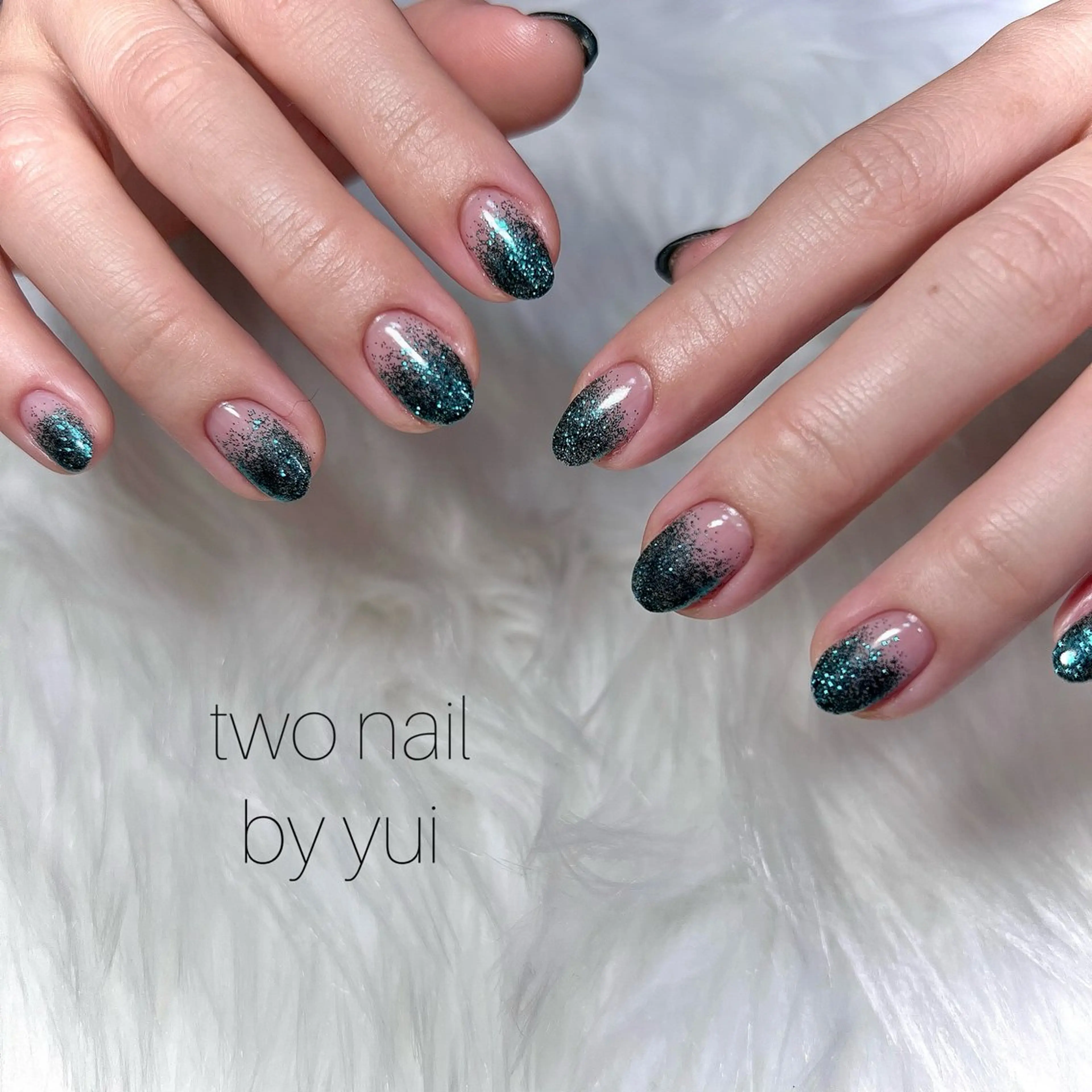 ネイル キラキラネイル ネイルチップ ホワイト ハンドネイル two nailのネイルデザイン