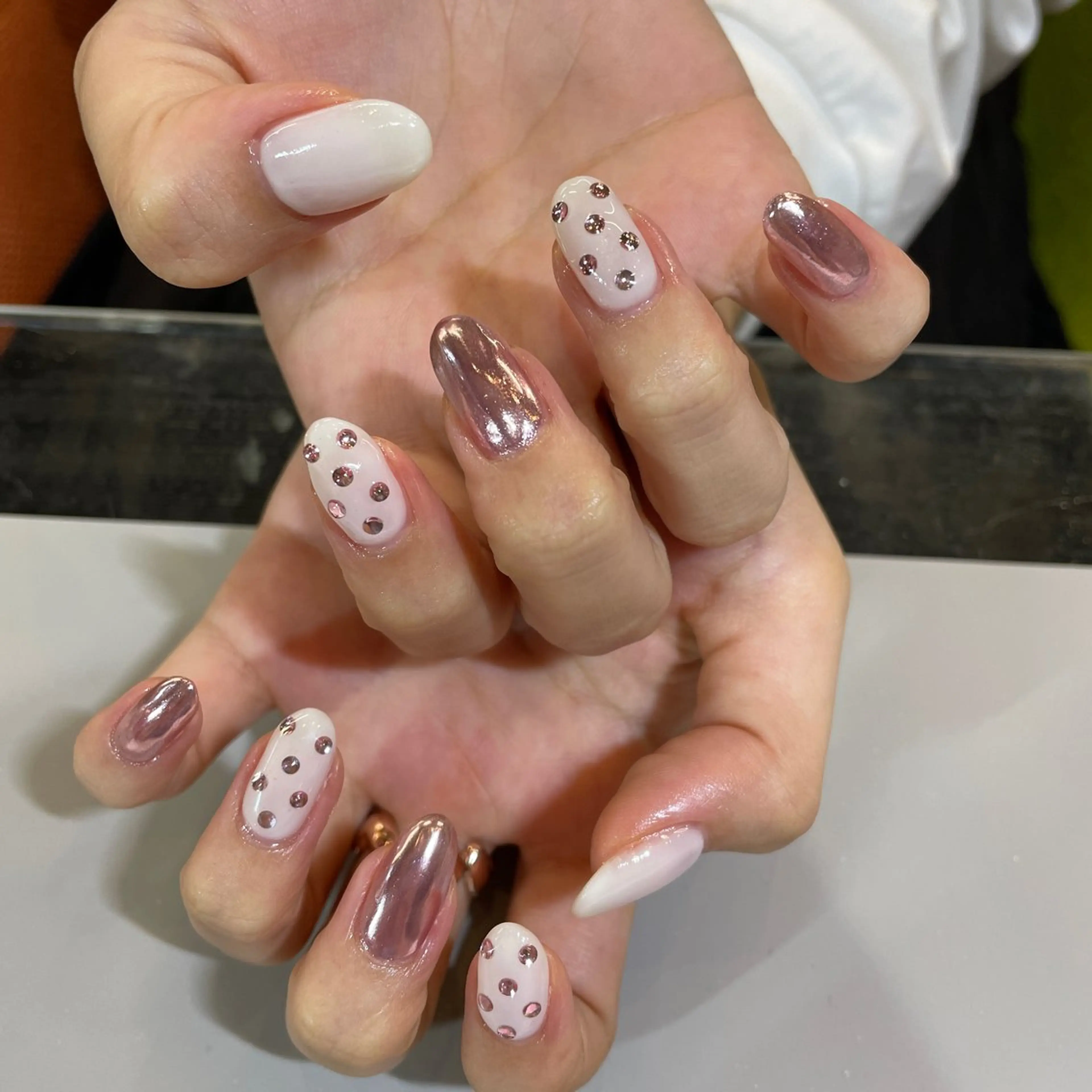 ネイル ミラーネイル ピンク シンプルネイル ハンドネイル LUNI（シェアサロンHeartSpace内）所属・LUNI 久屋大通 ˚✧₊⁎/ yuriのネイルデザイン