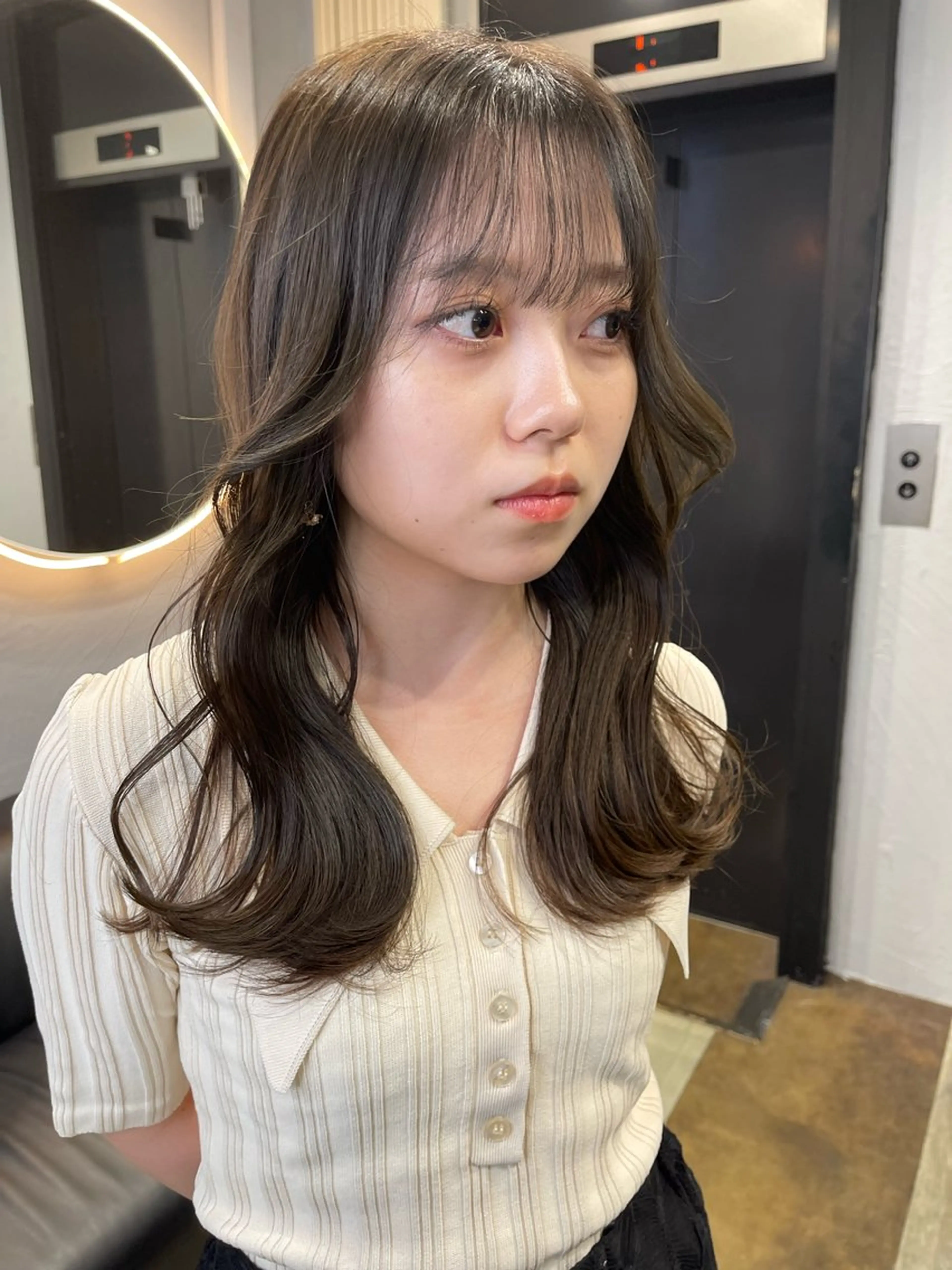 ロング カラー ブリーチ ケアブリーチ デザインカラー ダブルカラー イヤリングカラー TATSUブリーチ/ ミルクティーベージュのヘアスタイル