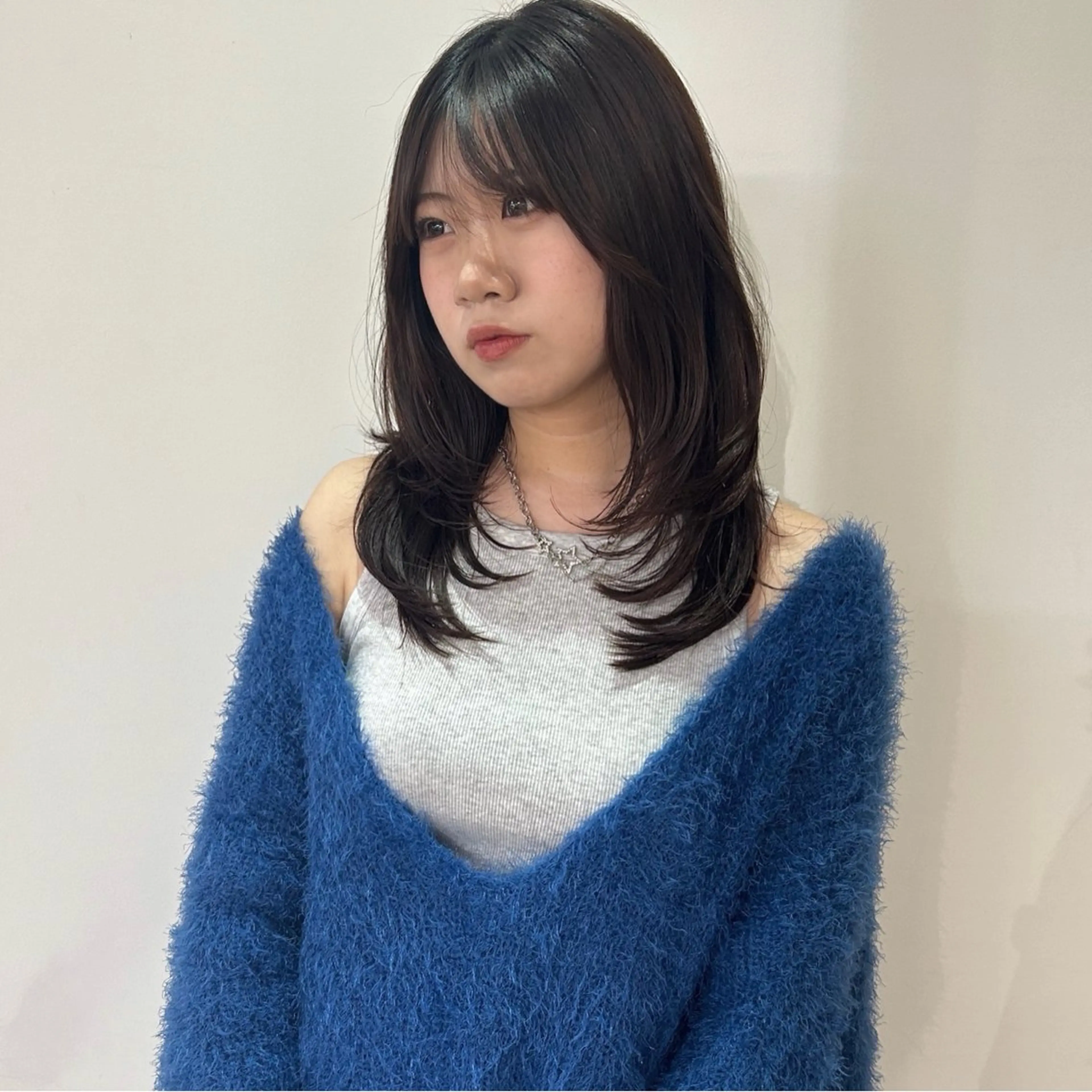 ミディアム ボブ 顔まわりレイヤー 顔周りカット レイヤーカット nonoka オリーブ/グレージュのヘアスタイル