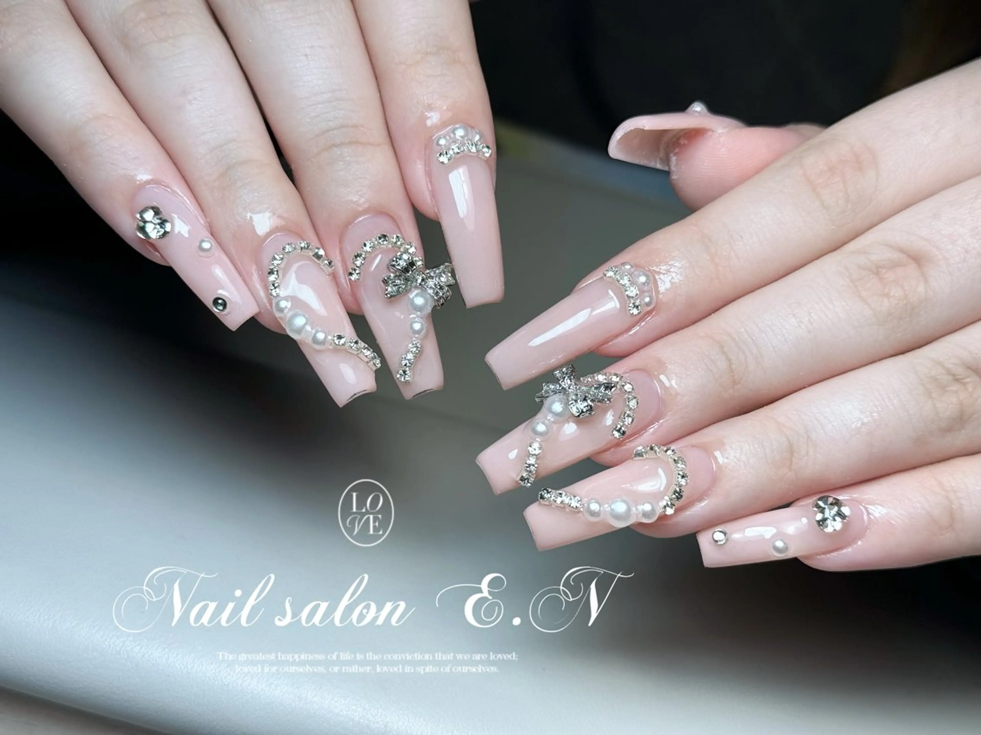 ネイル アートネイル オーロラネイル ガーリー キラキラネイル 韓国ネイル ハンドネイル E.N🦋 長さ出し/持ち込みのネイルデザイン