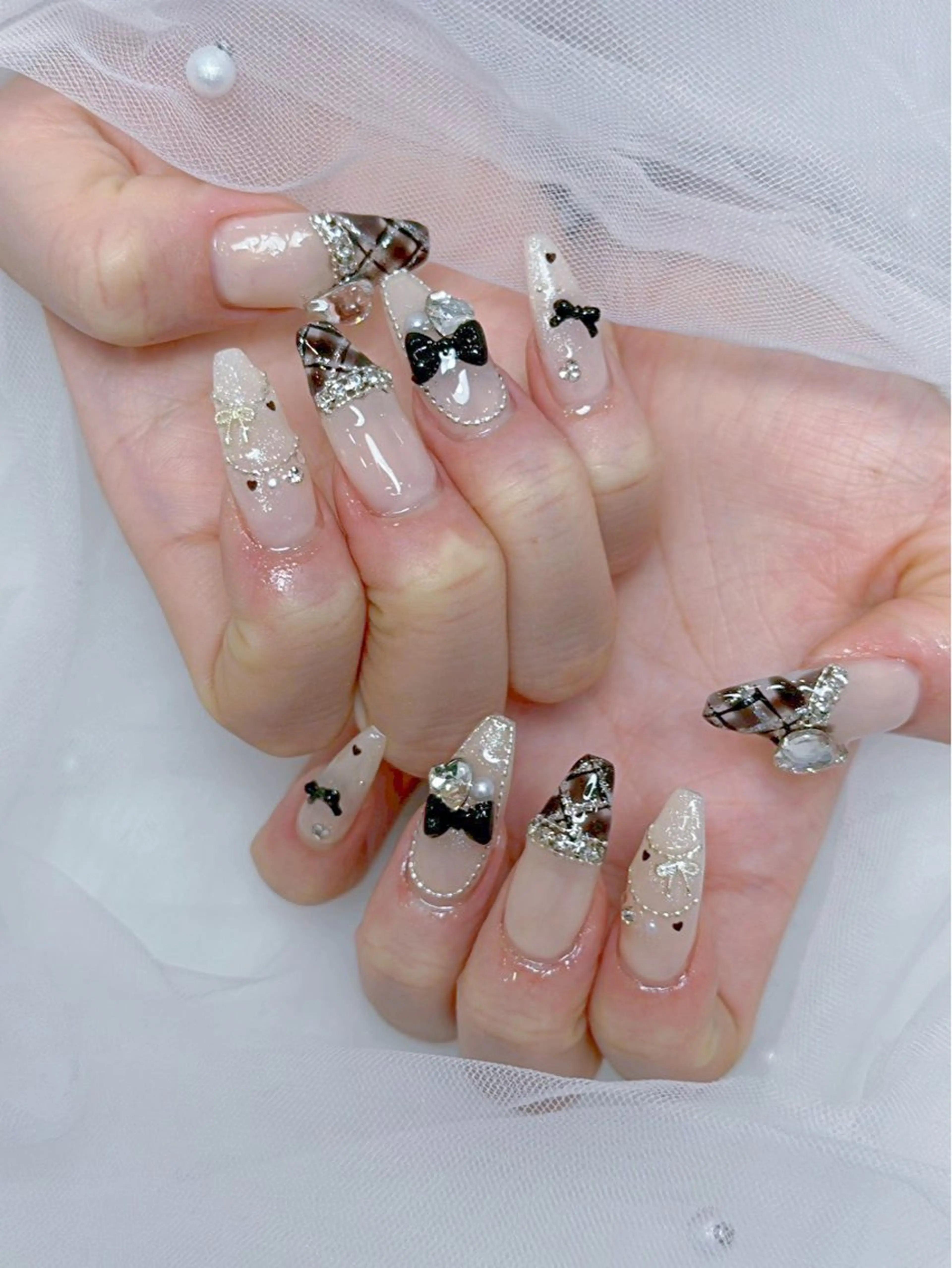 ネイル アートネイル オーロラネイル チークネイル 長さ出し フットネイル ハンドネイル ハンドケア Mio_ Noiranailのネイルデザイン