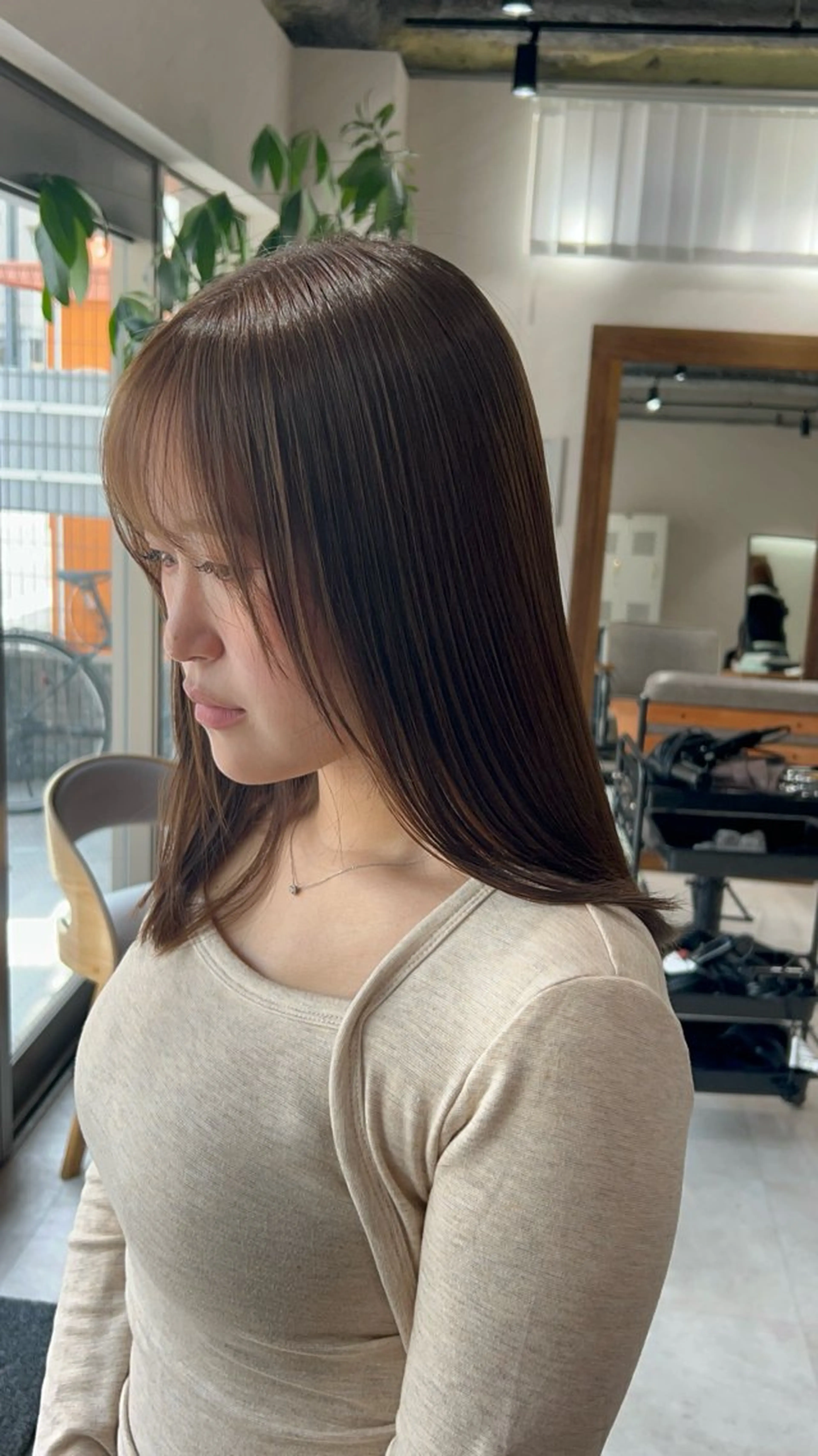 ミディアム カラー 赤みゼロ 🤎柔ベージュのヘアスタイル