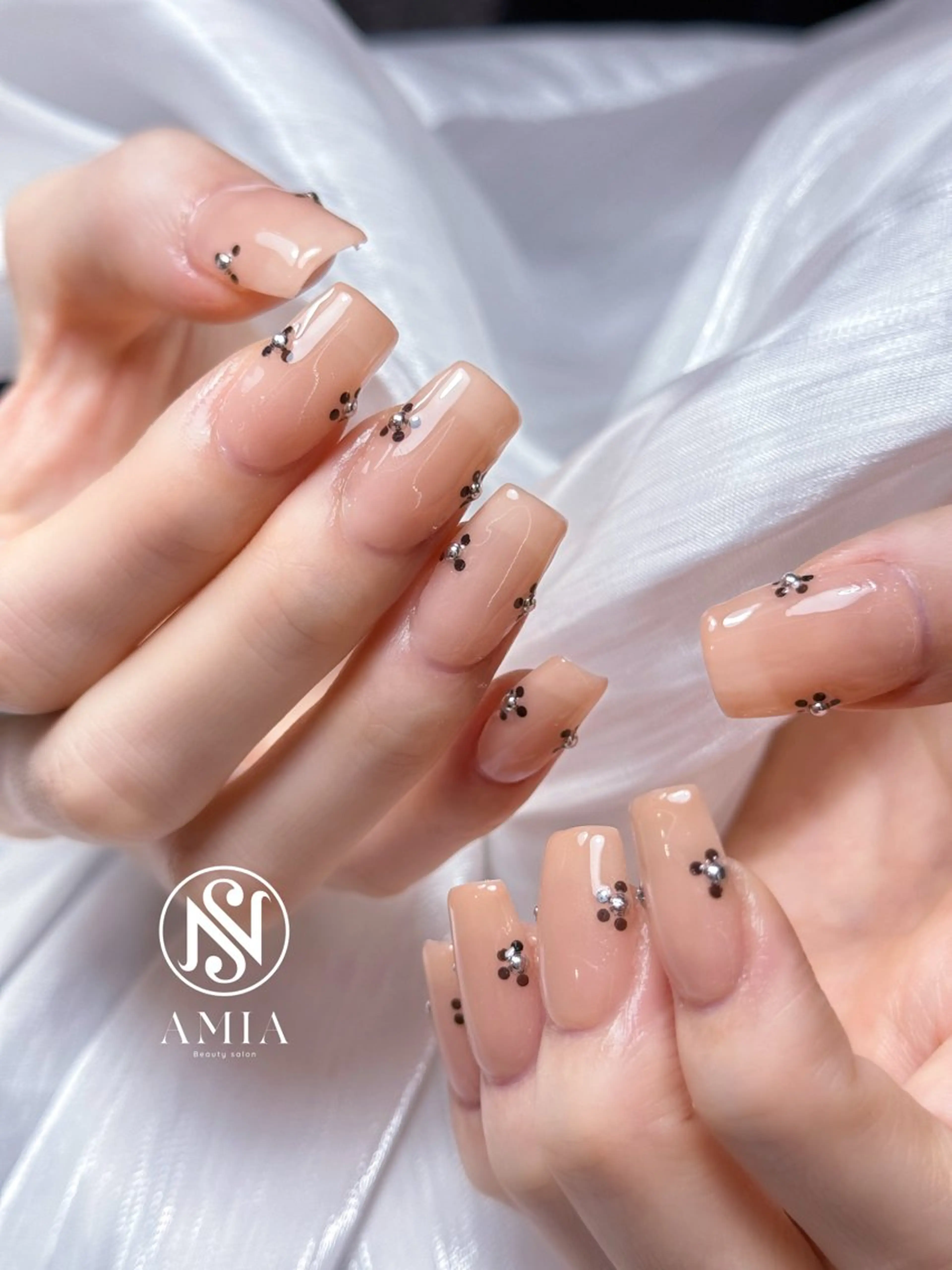 ミディアム ハンドネイル AMIA BEAUTY SALON所属・🌟AMIA BEAUTY🌟のネイルデザイン