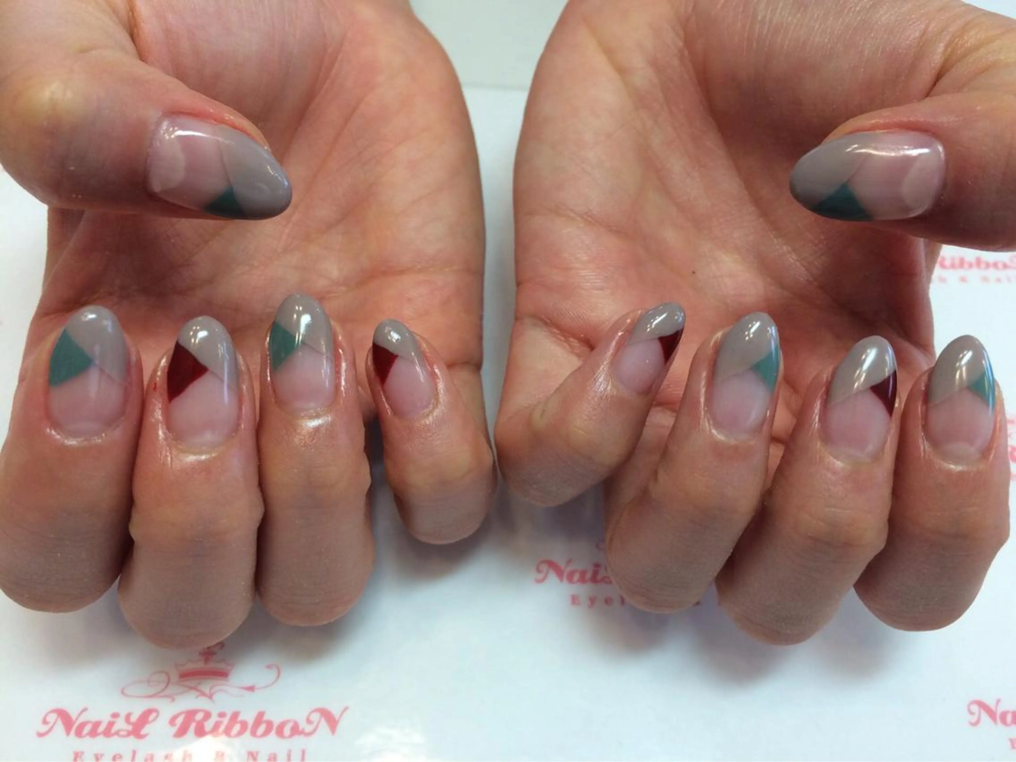 ネイル ネイルリボン 受付スタッフのネイルデザイン