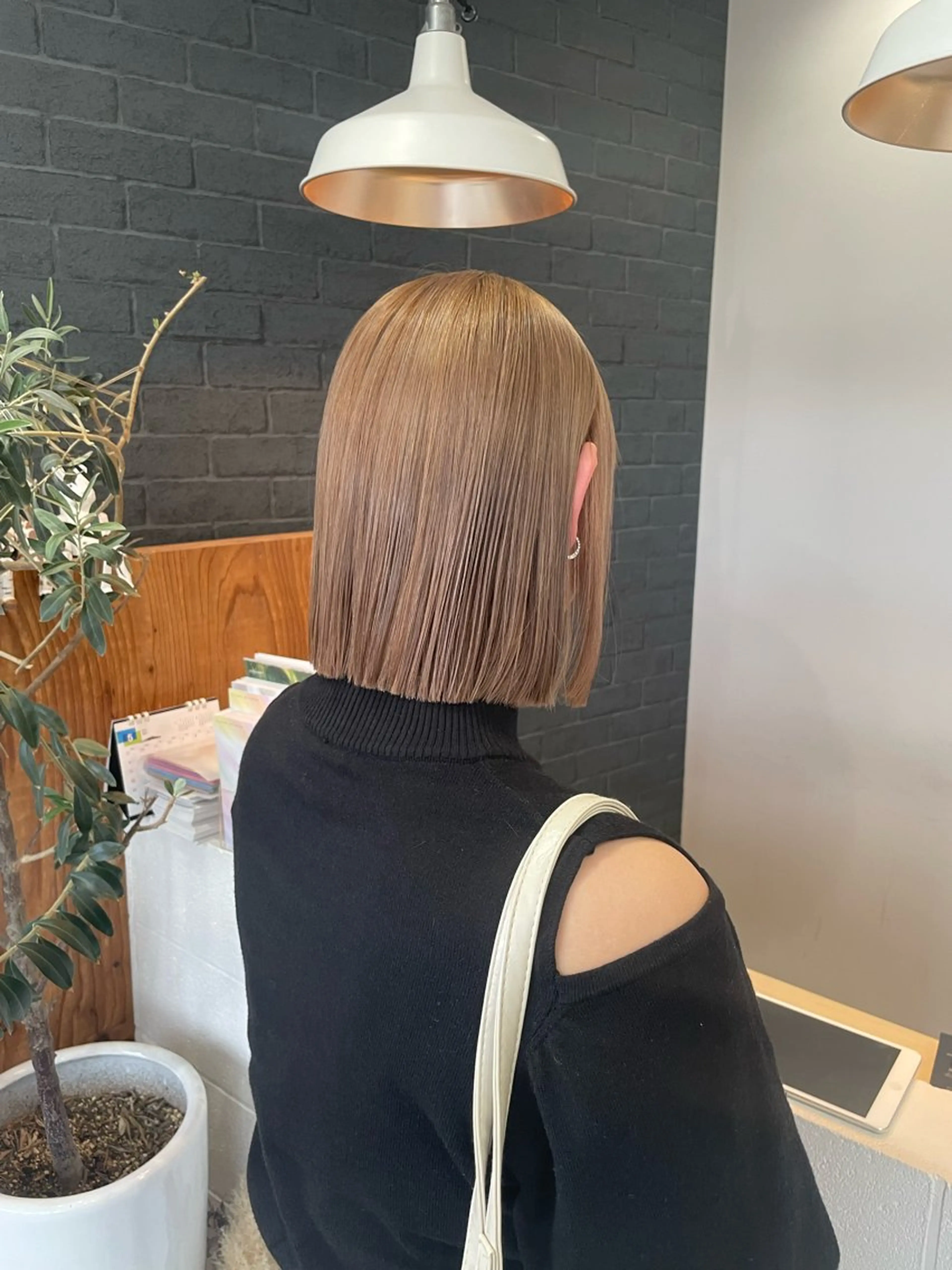 ミディアム カラー ベージュカラー ブリーチ ミルクティーベージュ ボブ 卒業式のヘアスタイル 2do☁️ ワタナベ　アヤのヘアスタイル