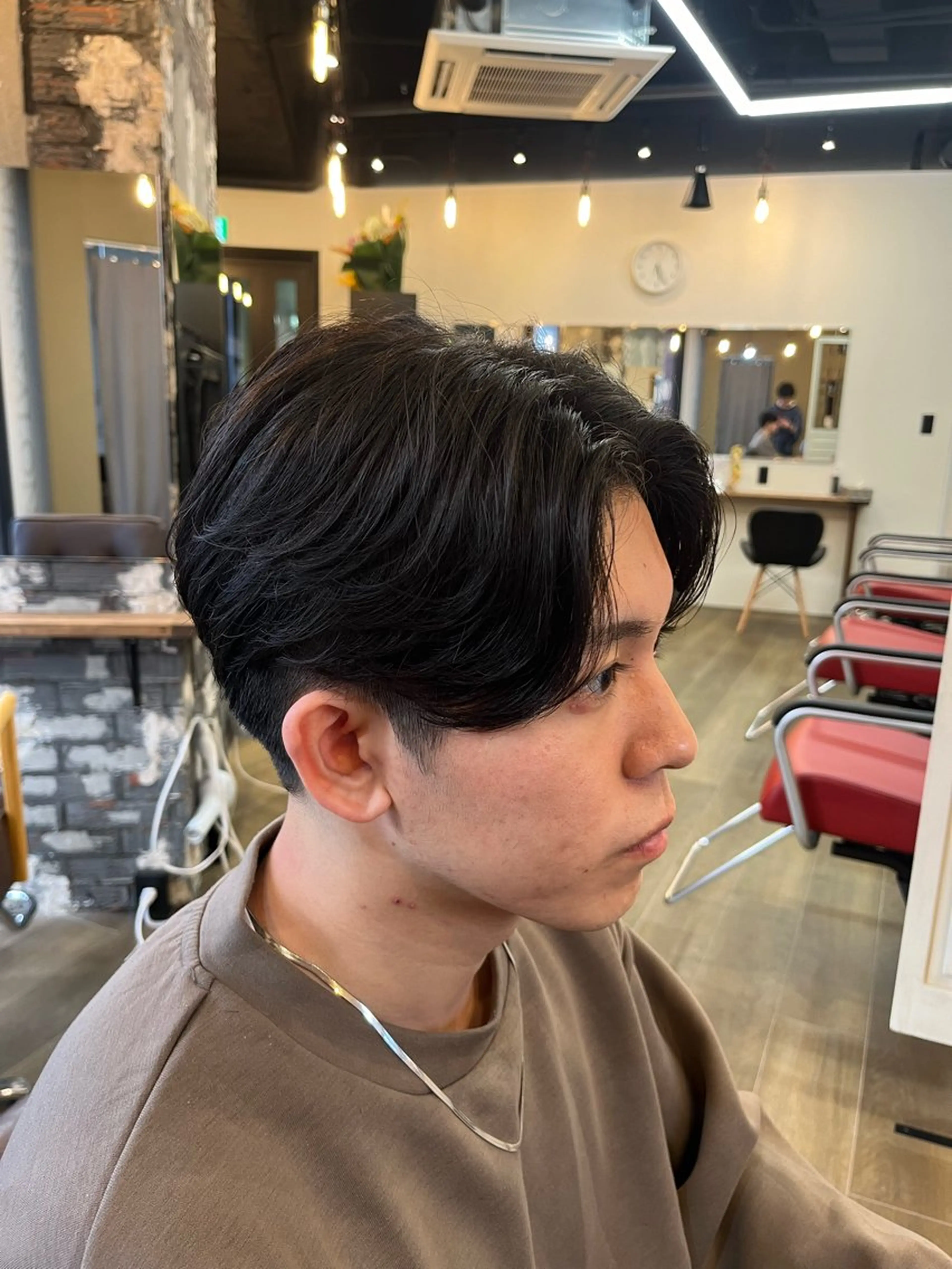 ショート パーマ メンズ センターパート メンズパーマ ニュアンスパーマ カット パーマ 韓国風メンズ/毛流れ ヘアなら須田龍世のヘアスタイル