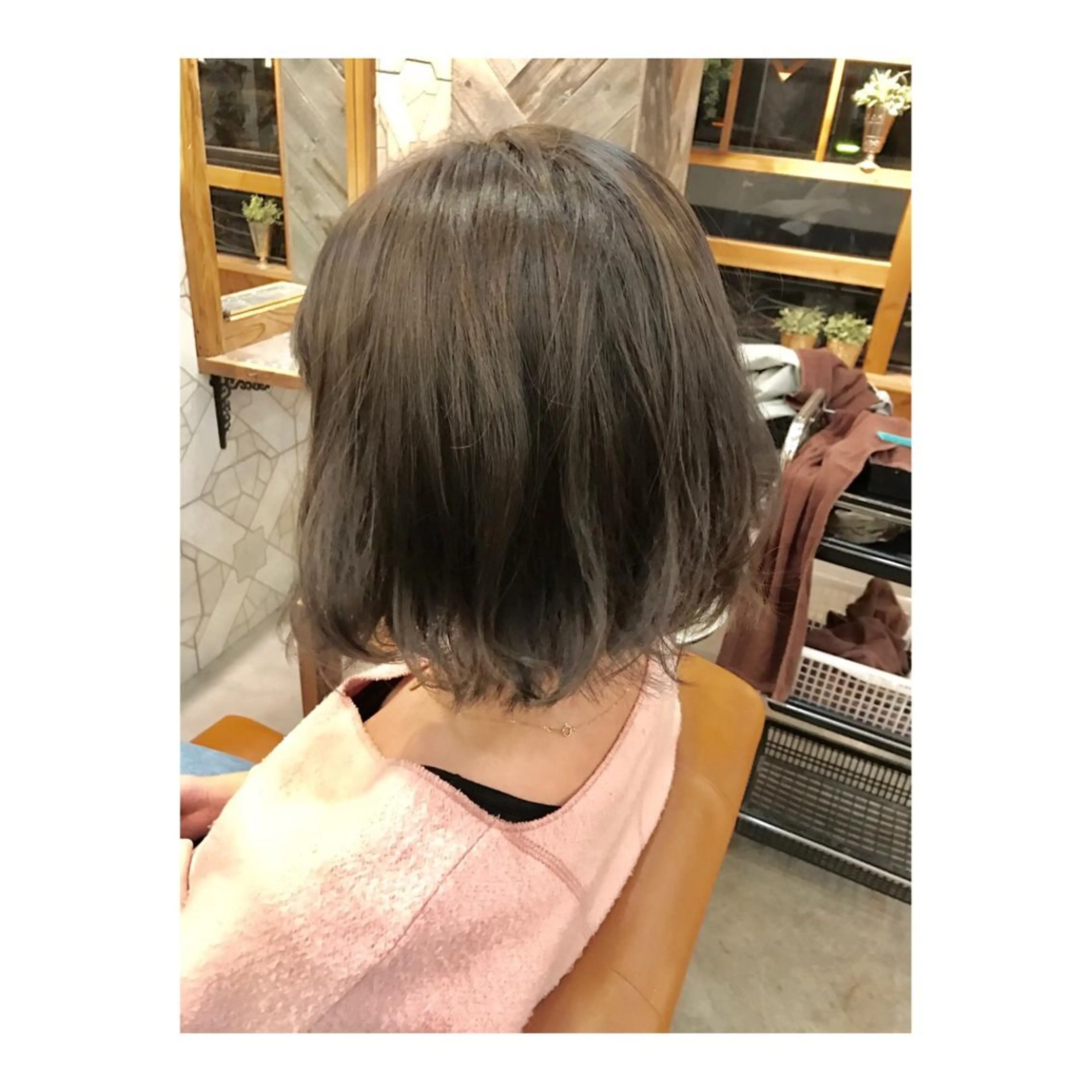ショート カラー 透明感カラー グレージュ 河野 行史のヘアスタイル