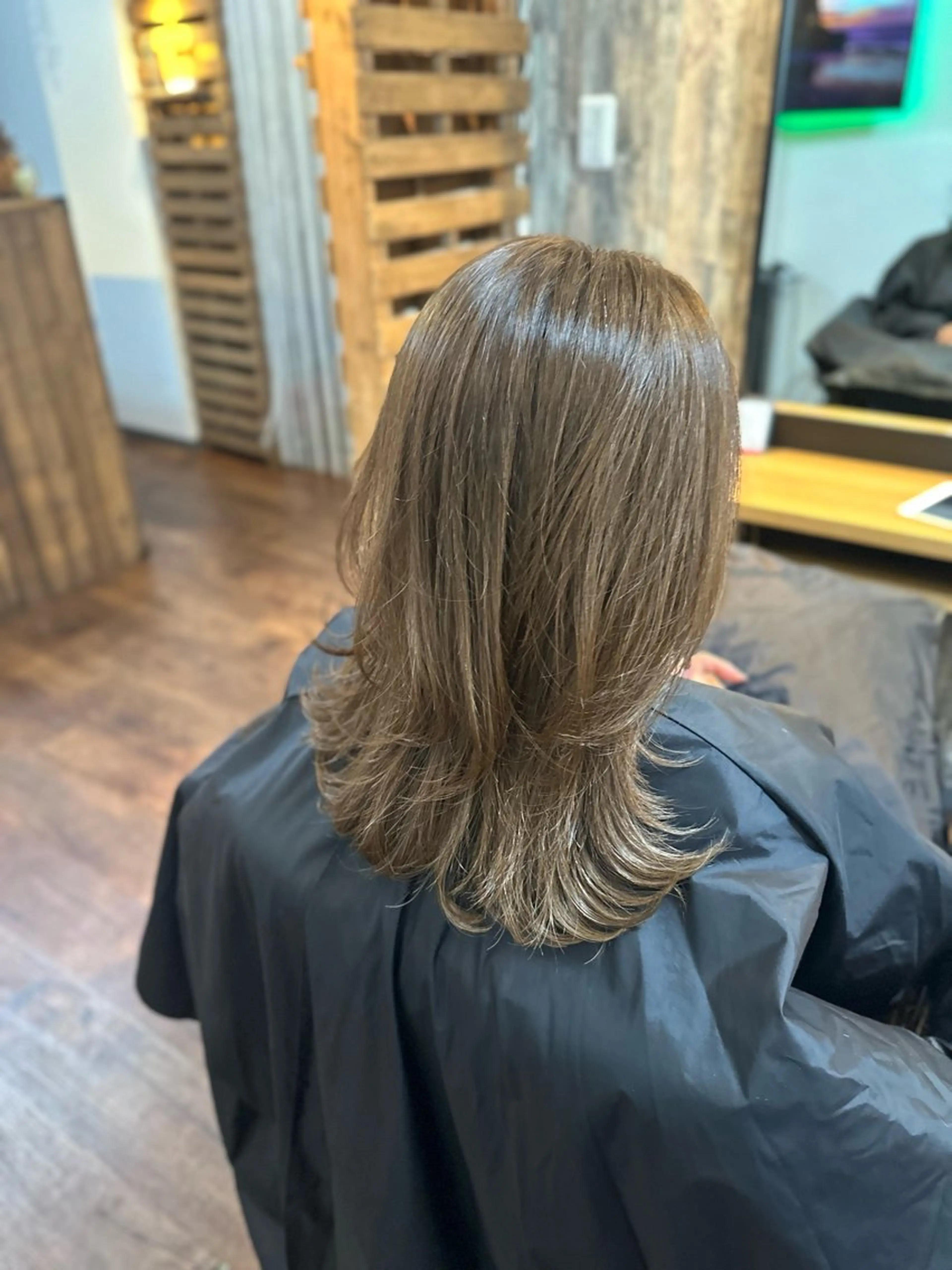 セミロング カラー アッシュ カット ヘアカラー Lizir  ルズィール所属・Luzir⭐︎ GEN⭐︎のヘアスタイル