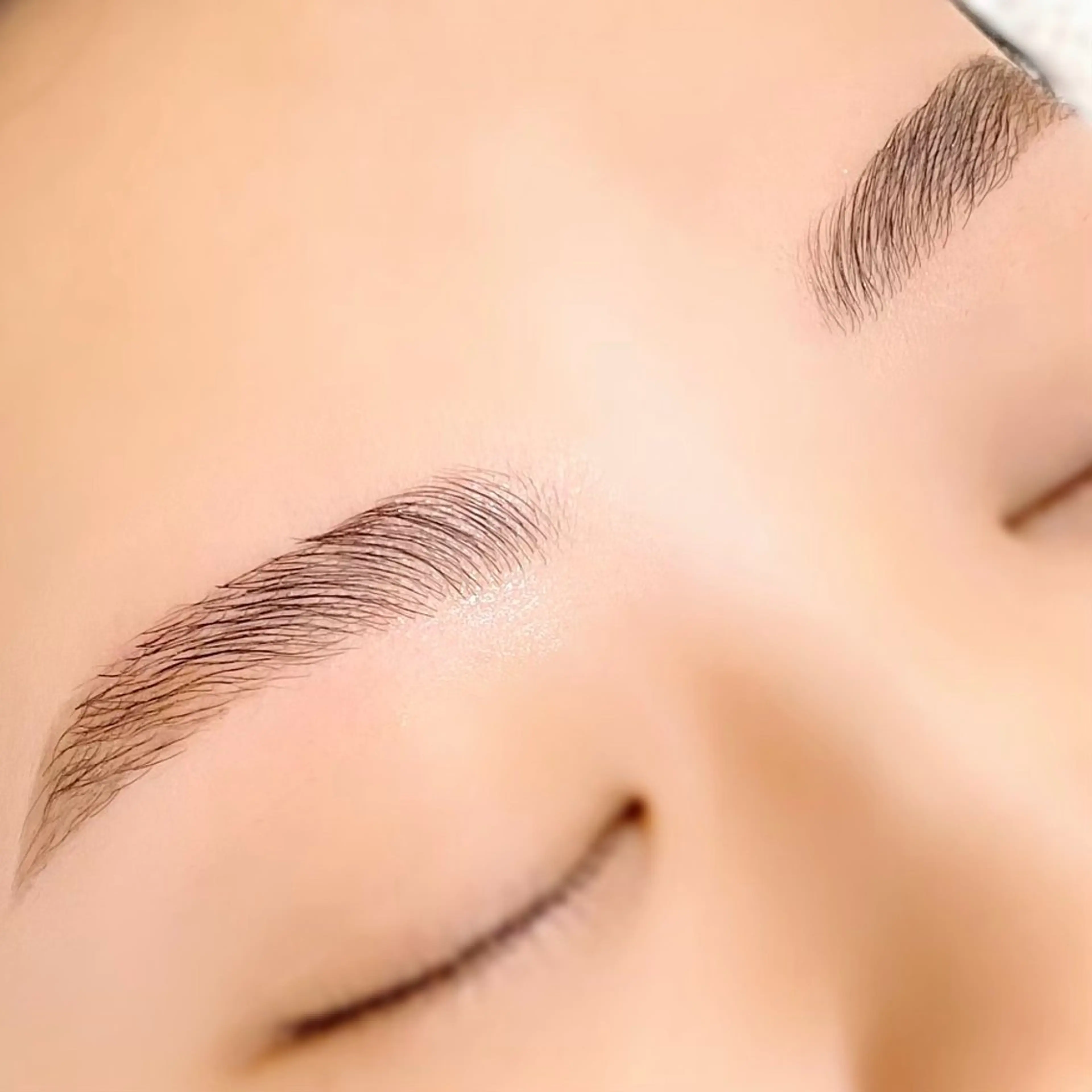 アイブロウ jolif池袋店所属・Rune 《池袋》のマツエク・マツパデザイン