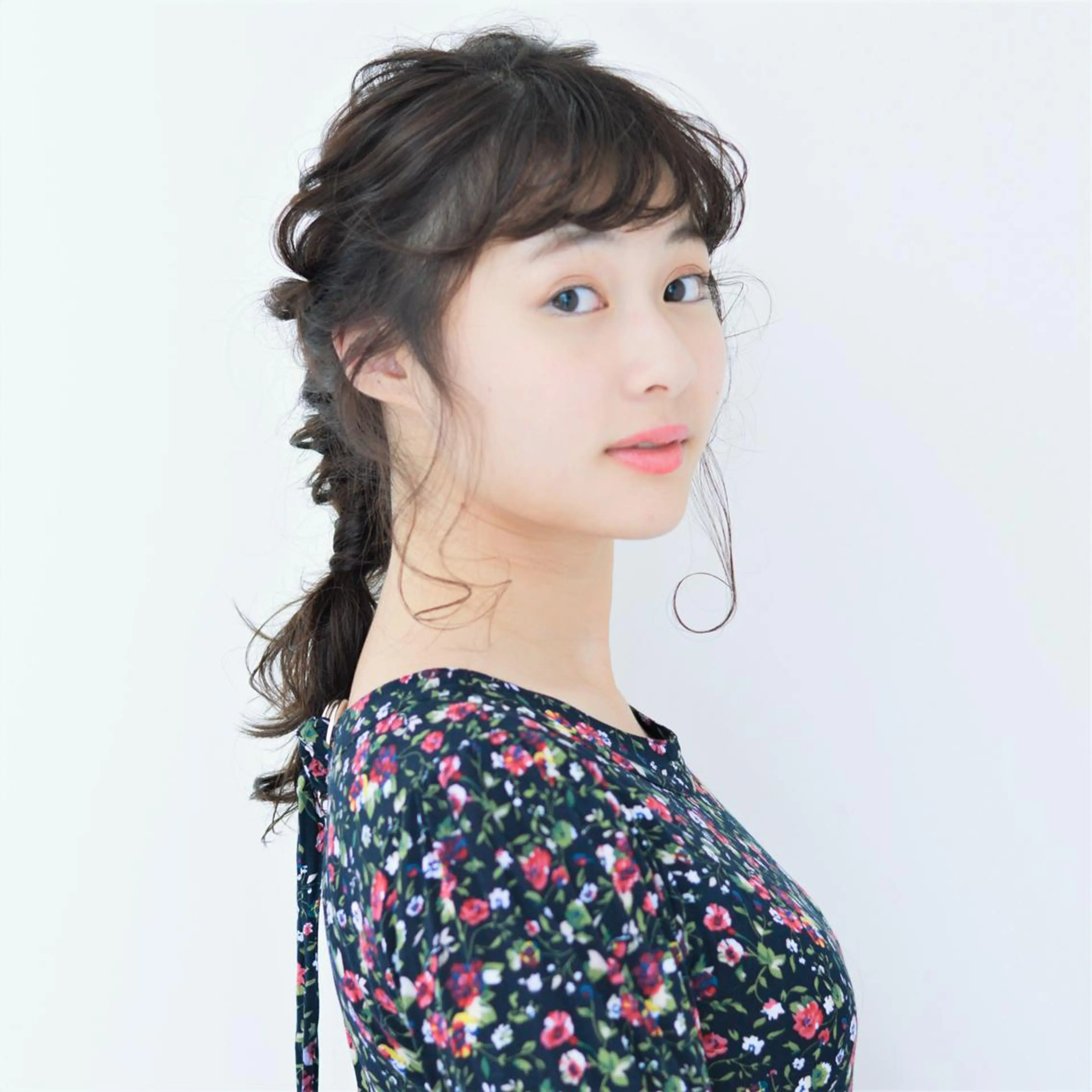 セミロング milis 知崎春奈のヘアスタイル