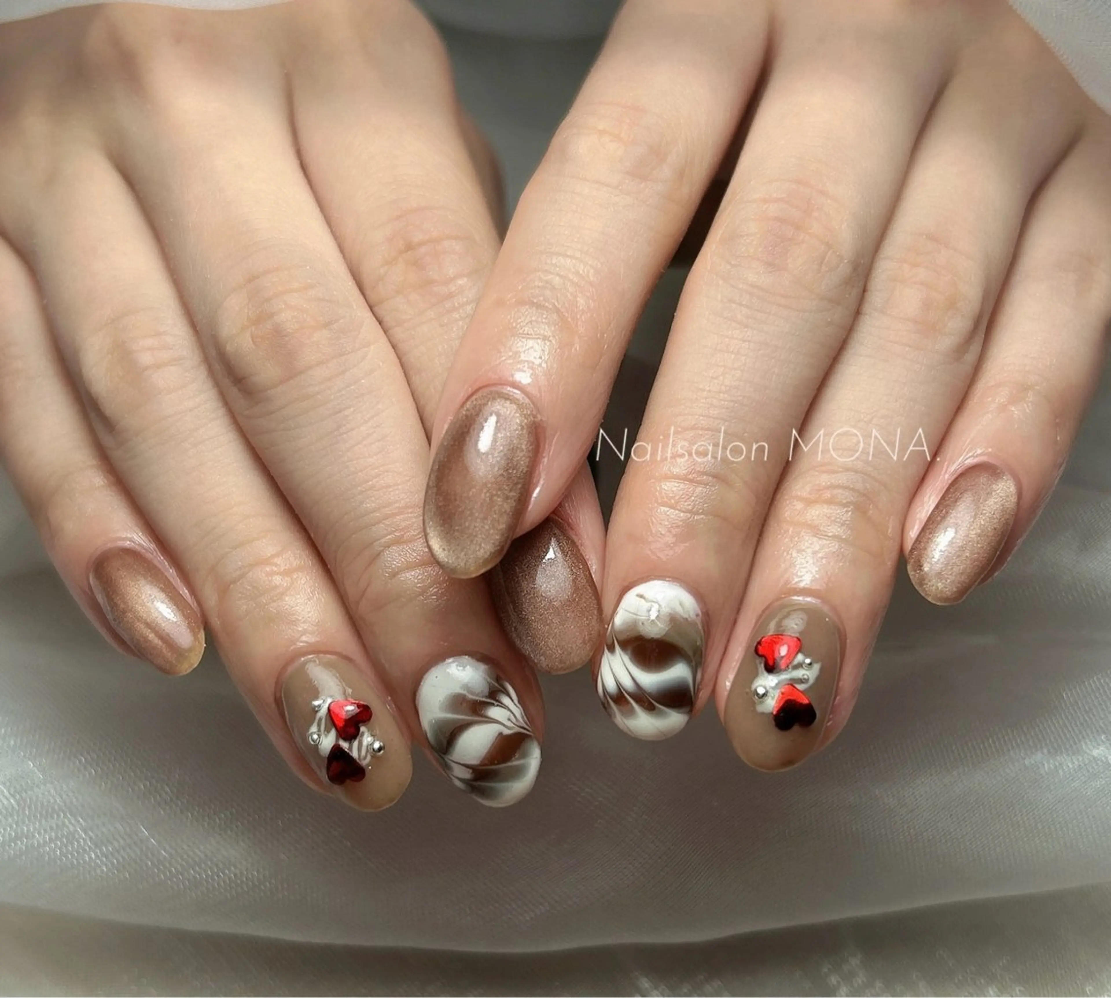 ネイル マグネットネイル 大理石ネイル(マーブル) ピーコックネイル バレンタイン ハンドネイル Nailsalon MONA.のネイルデザイン