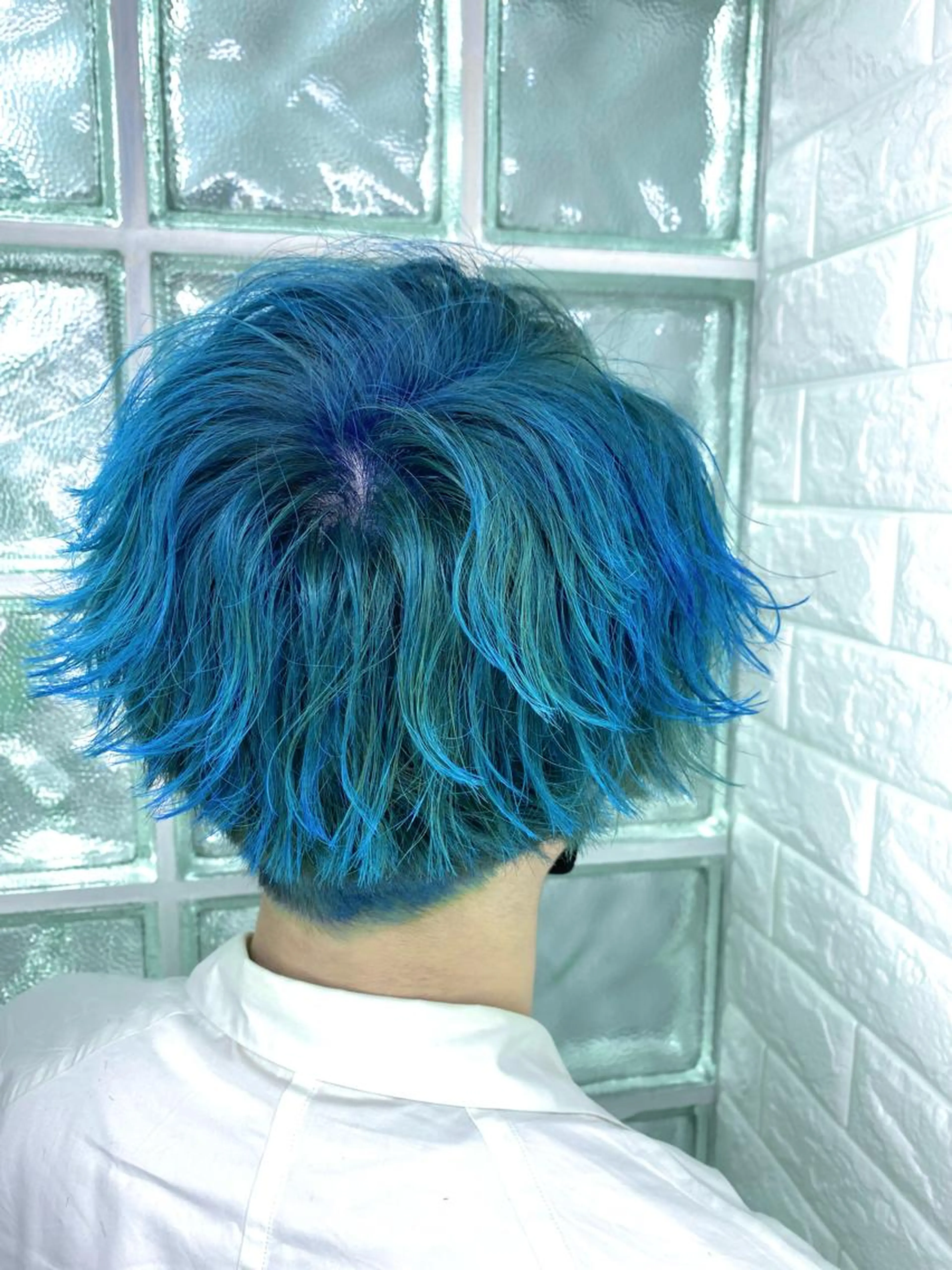 1回の全体ブリーチ付き！前髪カット代なし‼️ケアブリーチ+ノーマルカラー+選べるAujuaトリートメント＋前髪カットの写真