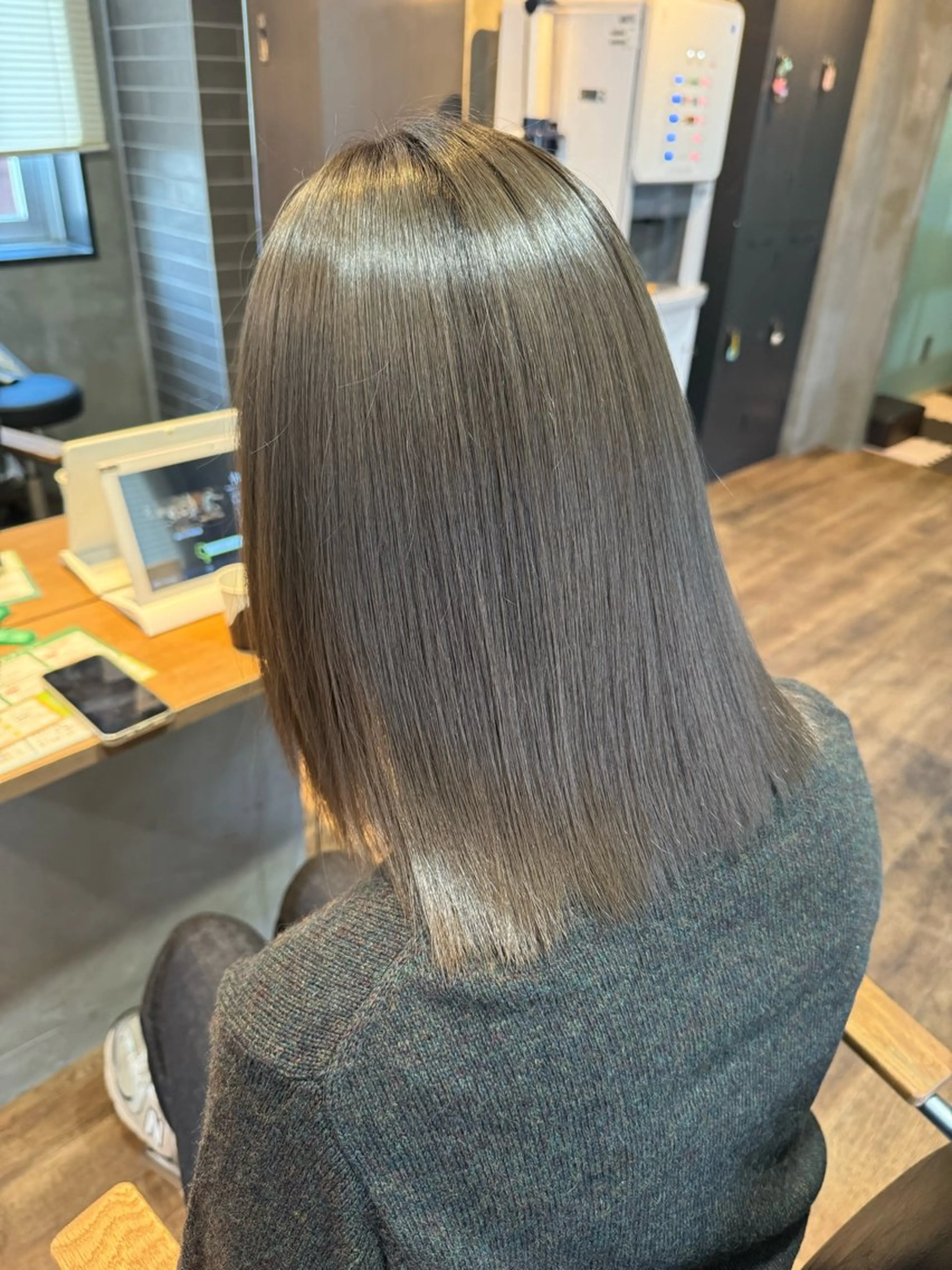 ミディアム カラー Eleanor spa&treatment 札幌店内にあるシェアサロン【WHITE】所属・シルクハイトーン / 髪質改善🦋MIKUのヘアスタイル