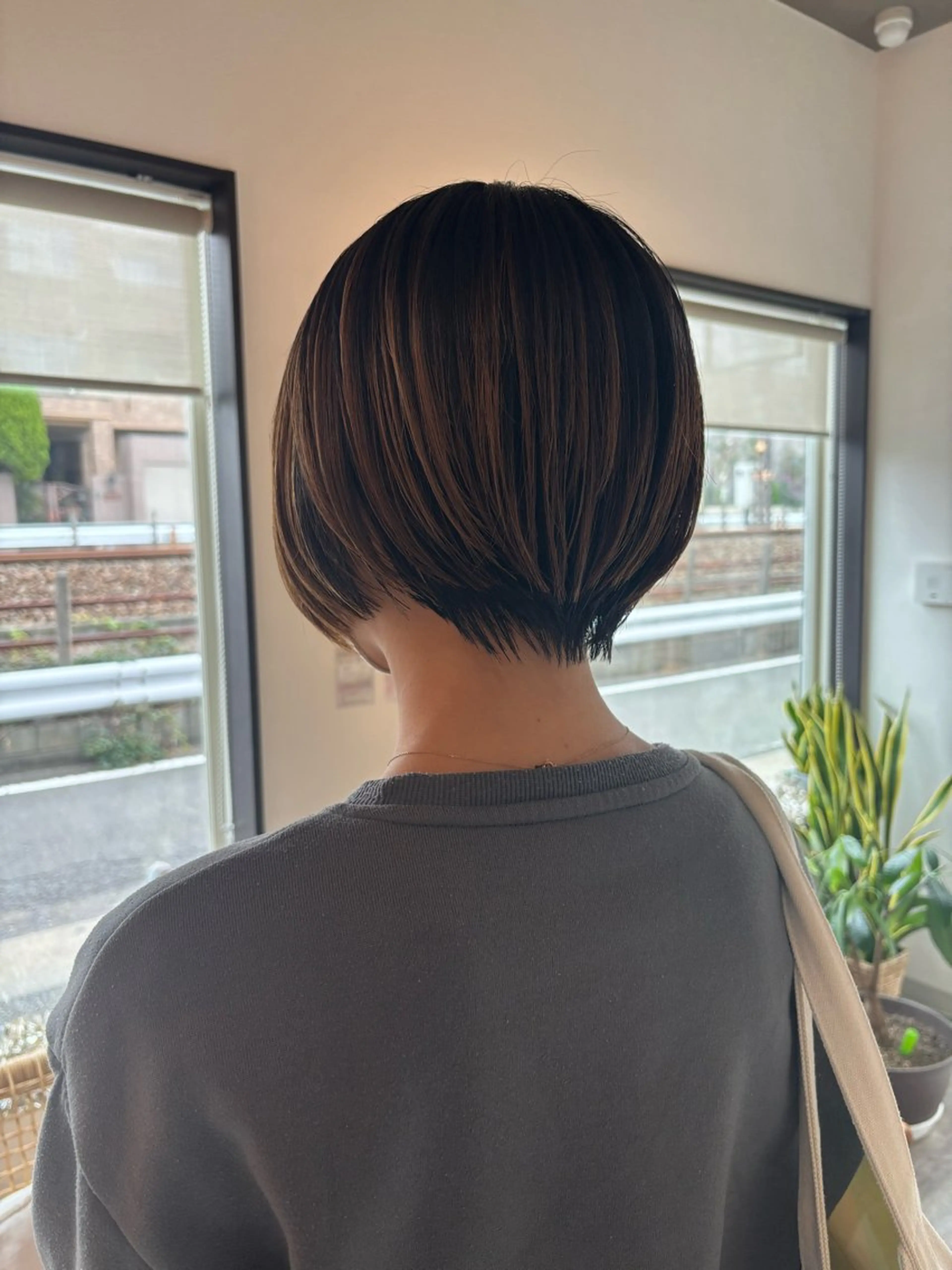 ショート ショートボブ ボブ ショートヘア ふじたしの/湘南台 ハイライト/カラーのヘアスタイル