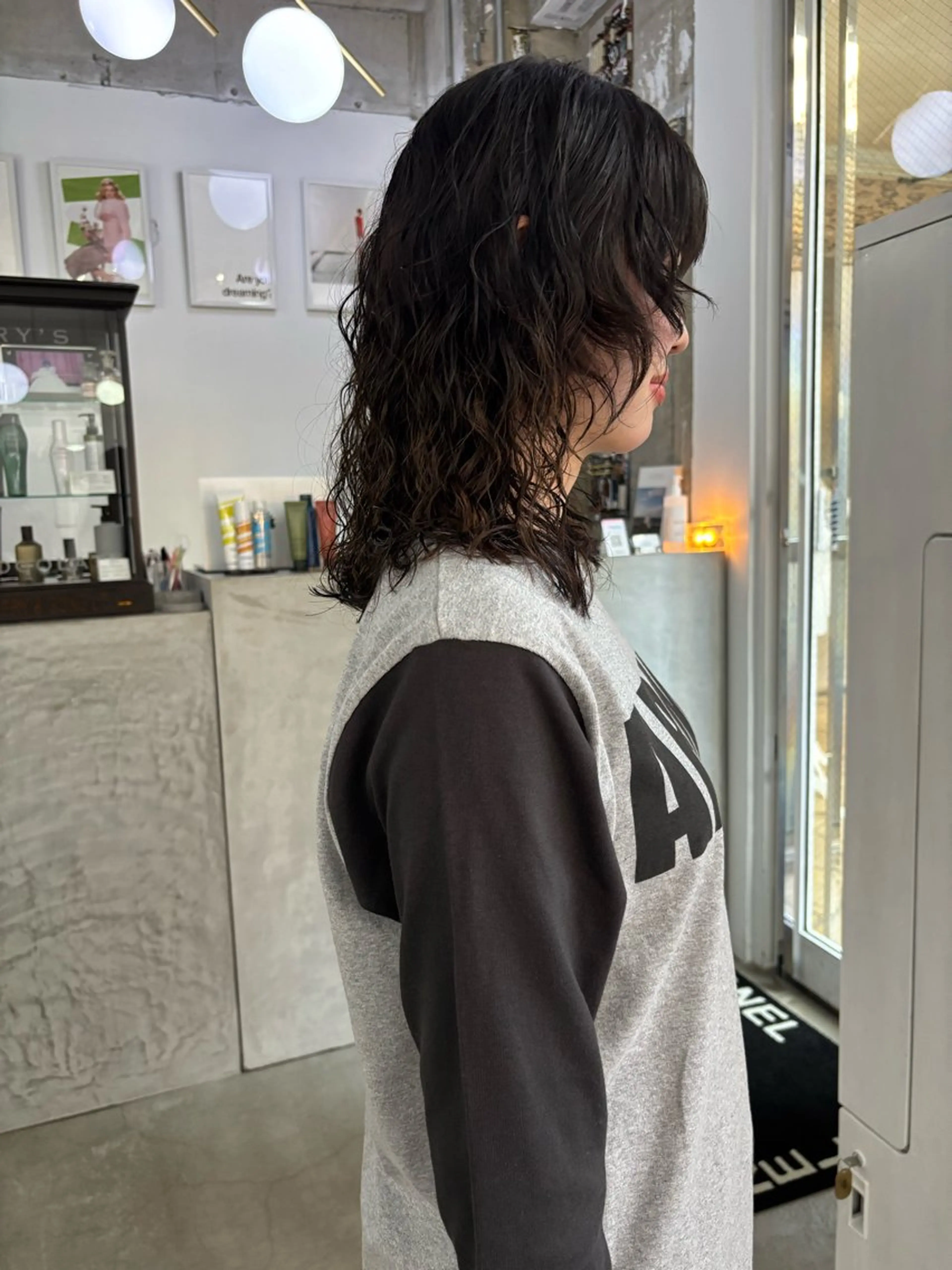 セミロング パーマ ANEL所属・杉水 葉月のヘアスタイル