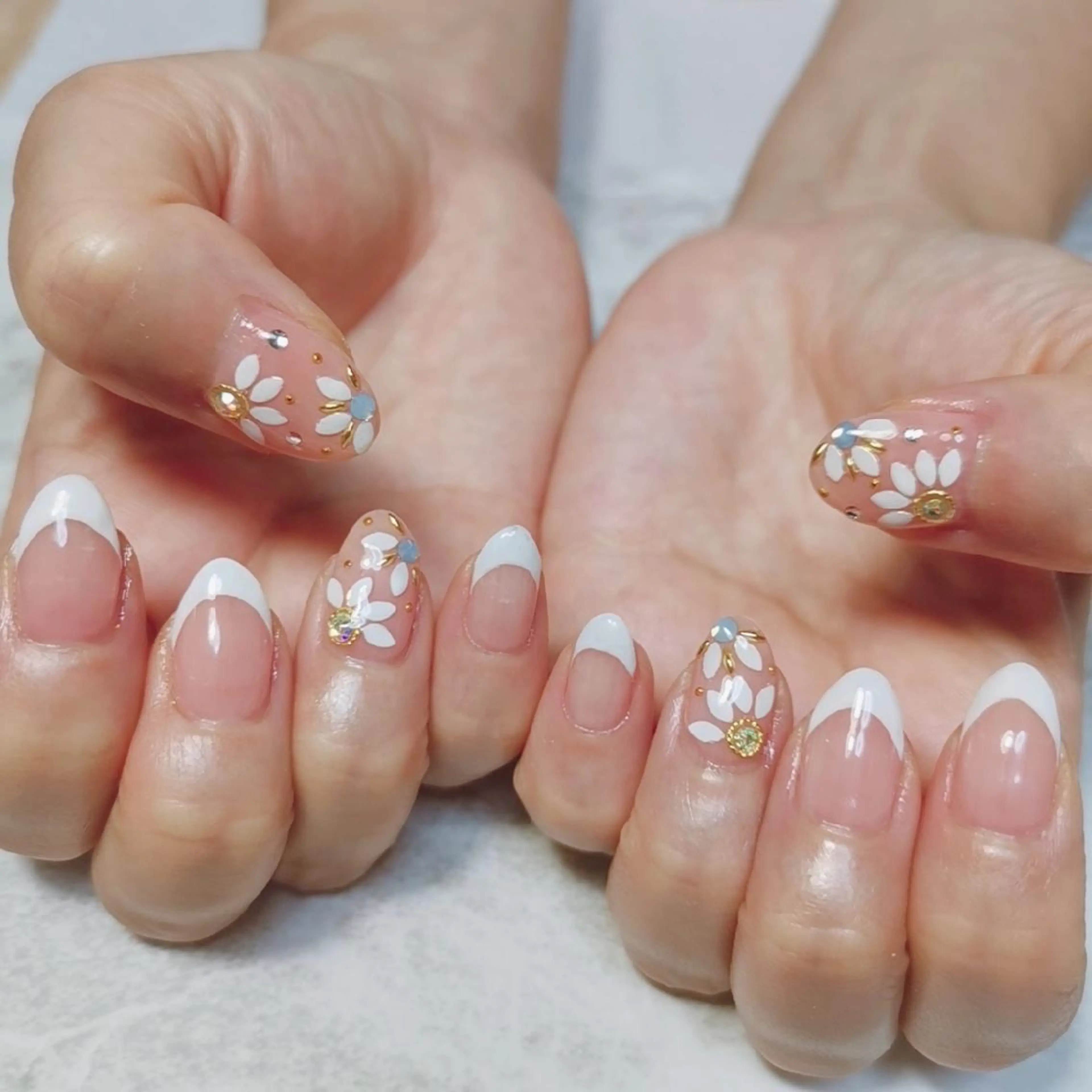 ネイル フレンチネイル ホログラムネイル ハンドネイル reve あやののネイルデザイン