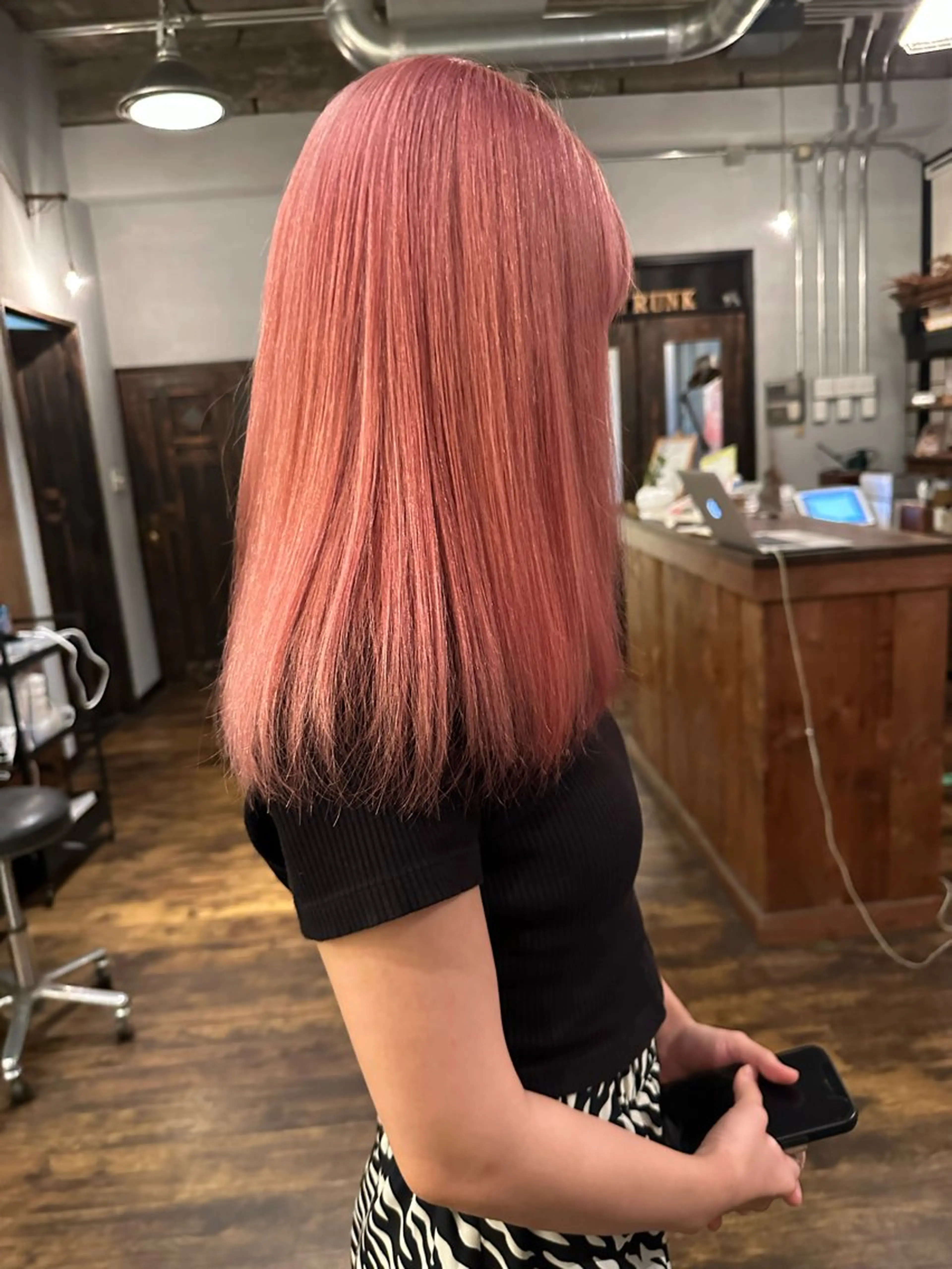 セミロング カラー CIERA所属・トウジョウ アリサのヘアスタイル