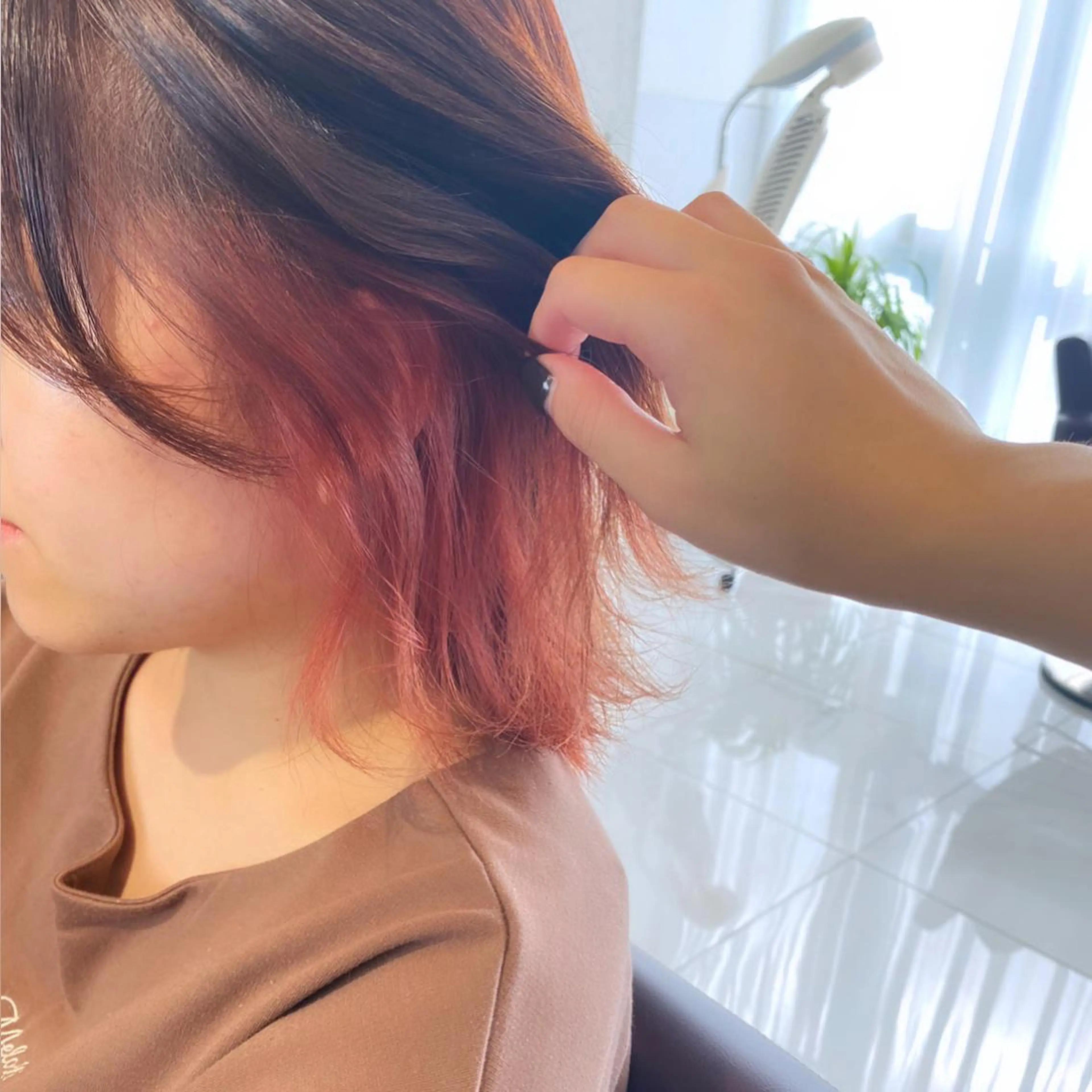 ミディアム カラー インナーカラー ナツミ/透明感カラー /酸性ストレートのヘアスタイル