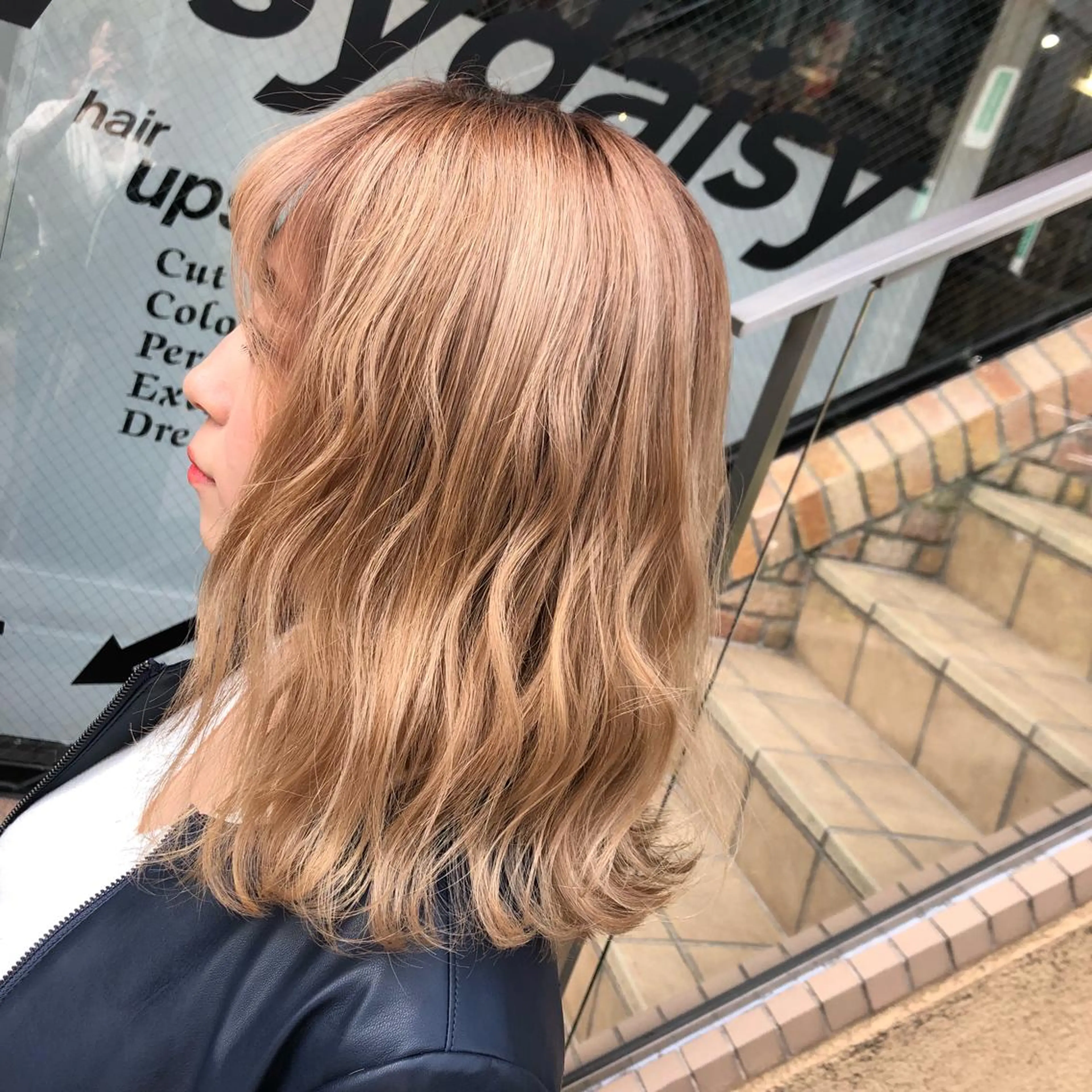 ミディアム カラー ヘアアレンジ 八巻 晴香のヘアスタイル