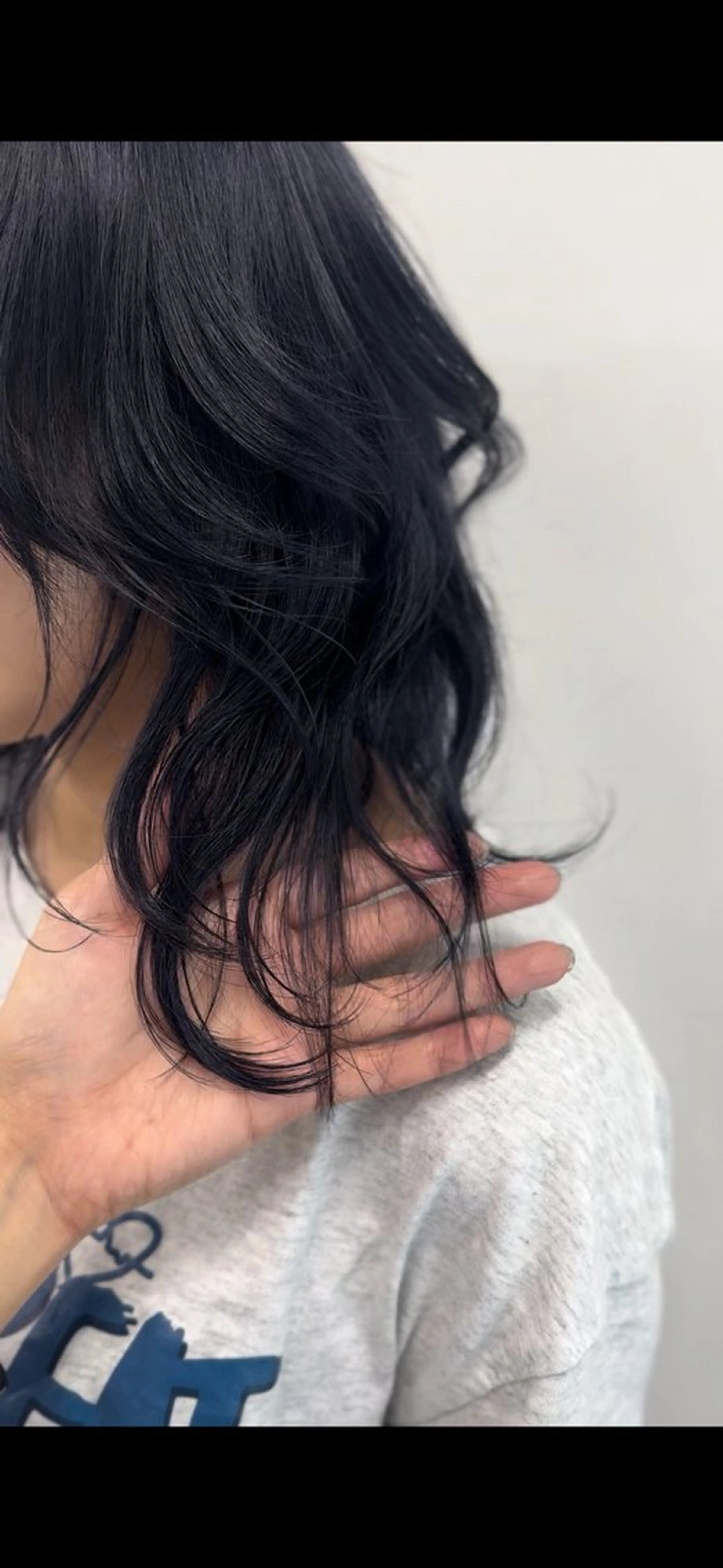 ミディアム カラー ブリーチ ブルーカラー ネイビーカラー ukaアシスタント 志賀彩子のヘアスタイル