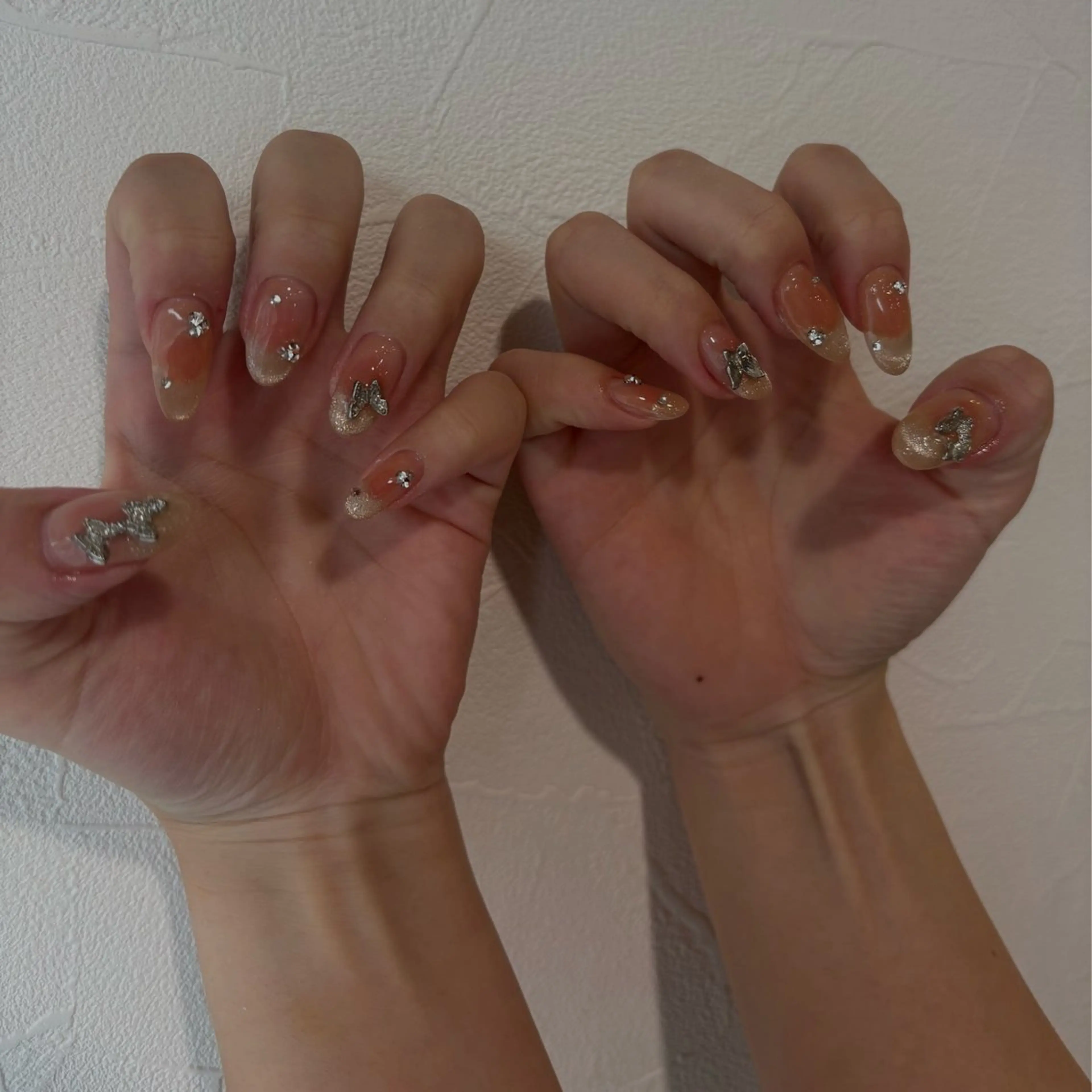 ネイル チークネイル 長さ出し ゴールド キラキラネイル 韓国ネイル vante_aimi .パラジェル取扱店のネイルデザイン