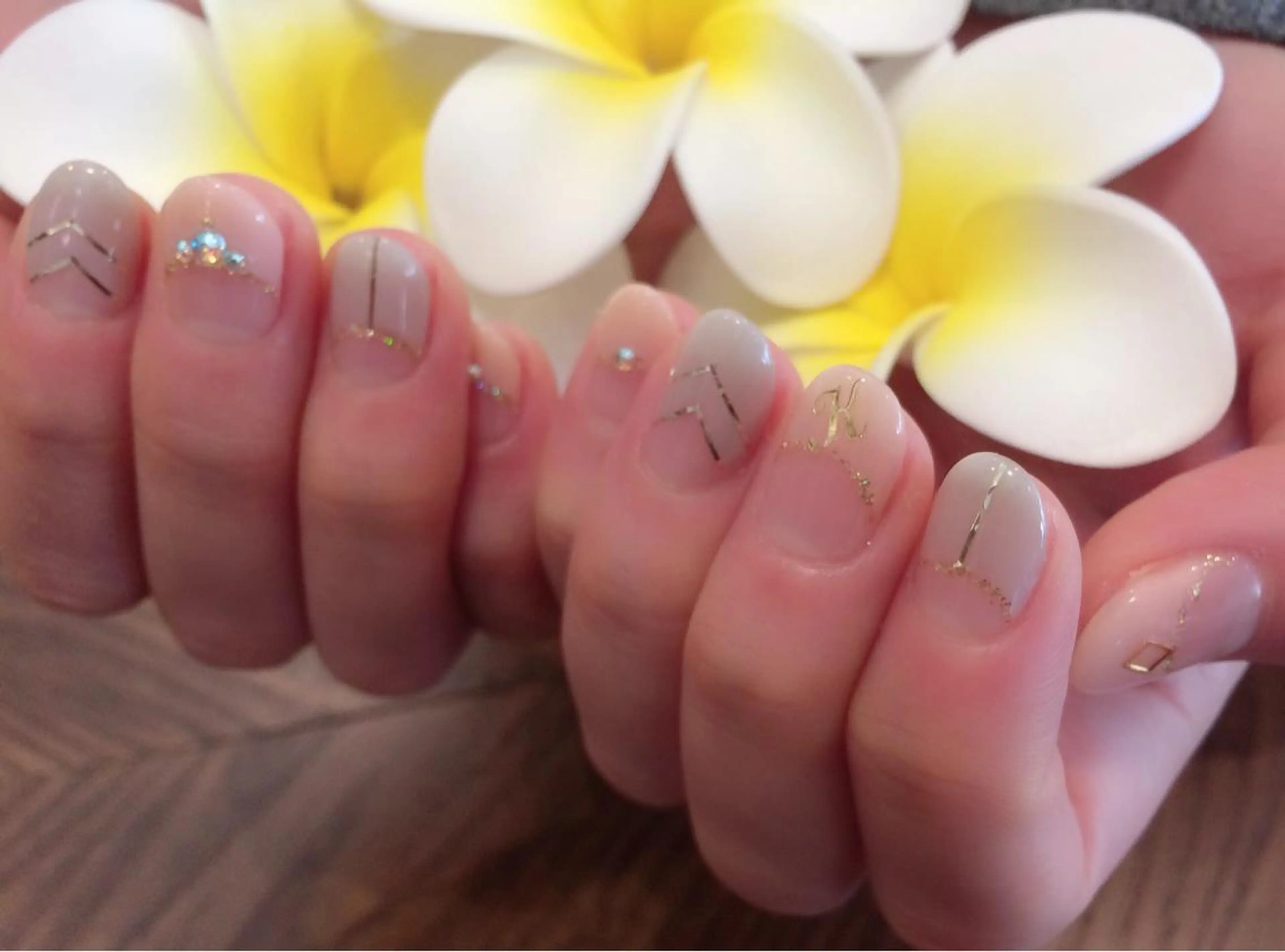 ネイル ラメ(グリッター) シンプルネイル ハンドネイル Eye nailのネイルデザイン