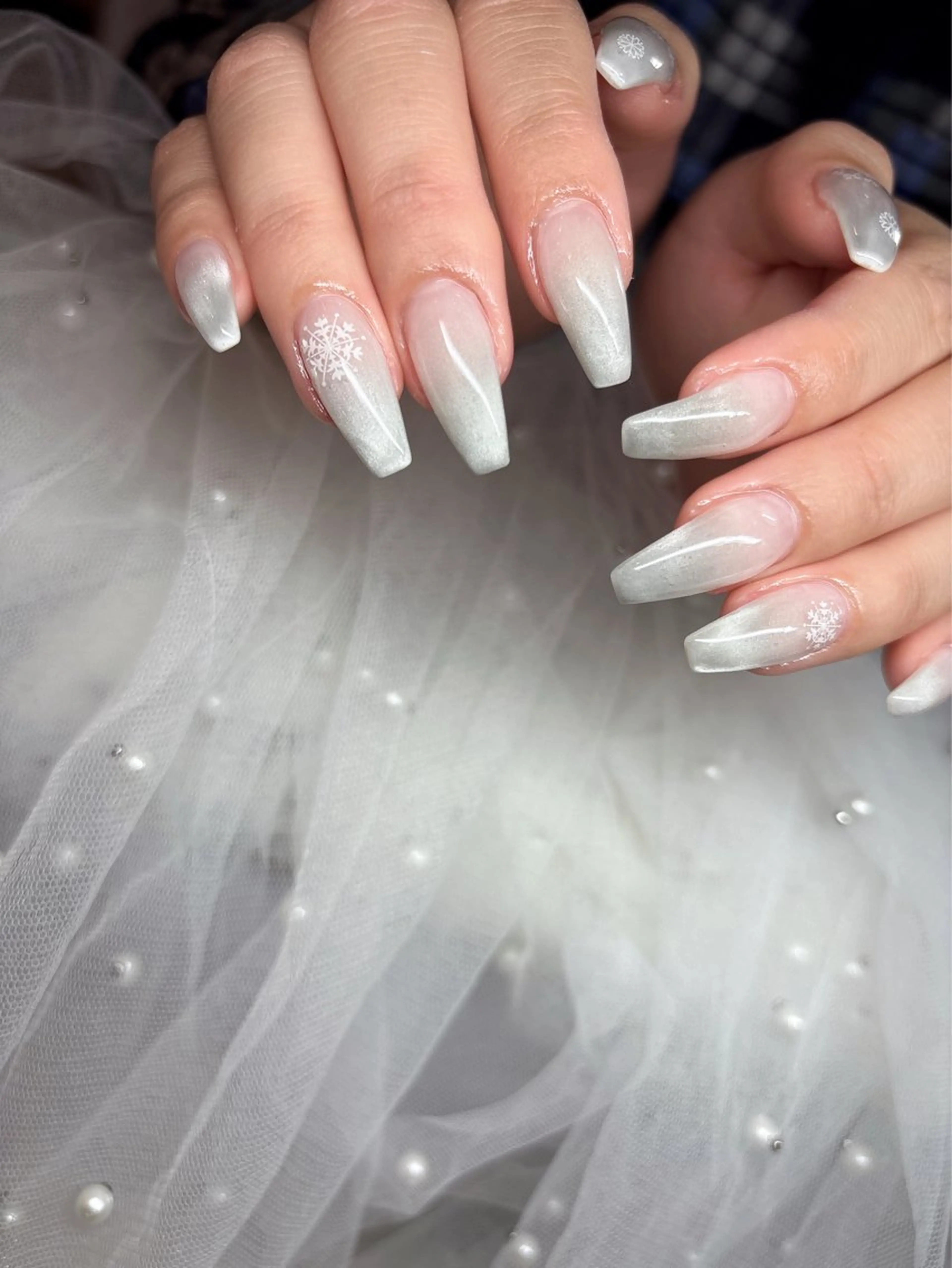 ネイル グラデーション マグネットネイル 冬ネイル happiness nailのネイルデザイン