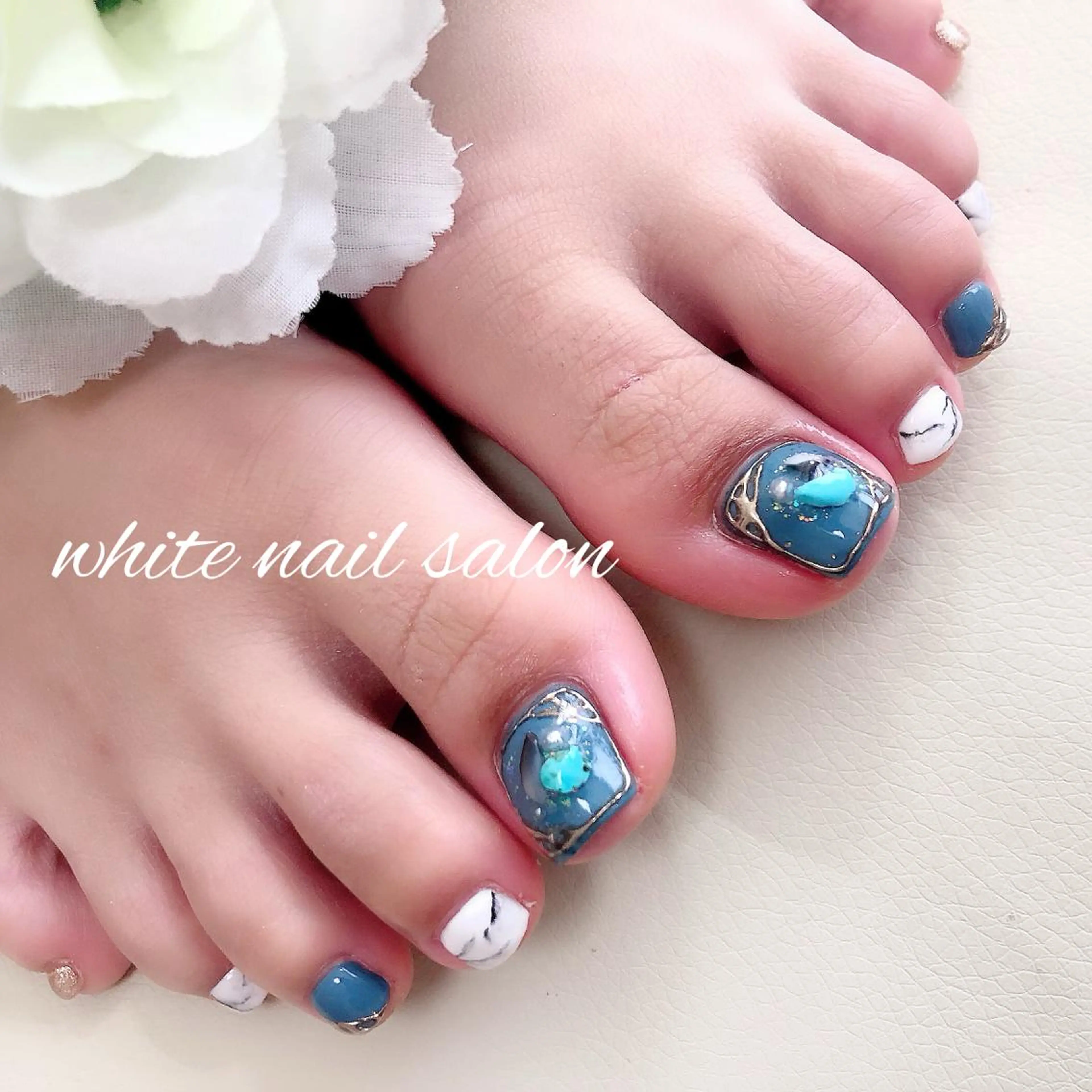 ネイル フットネイル ジェルネイル ハードジェル 持ち込み オフィスネイル フットネイル white nail salonのネイルデザイン