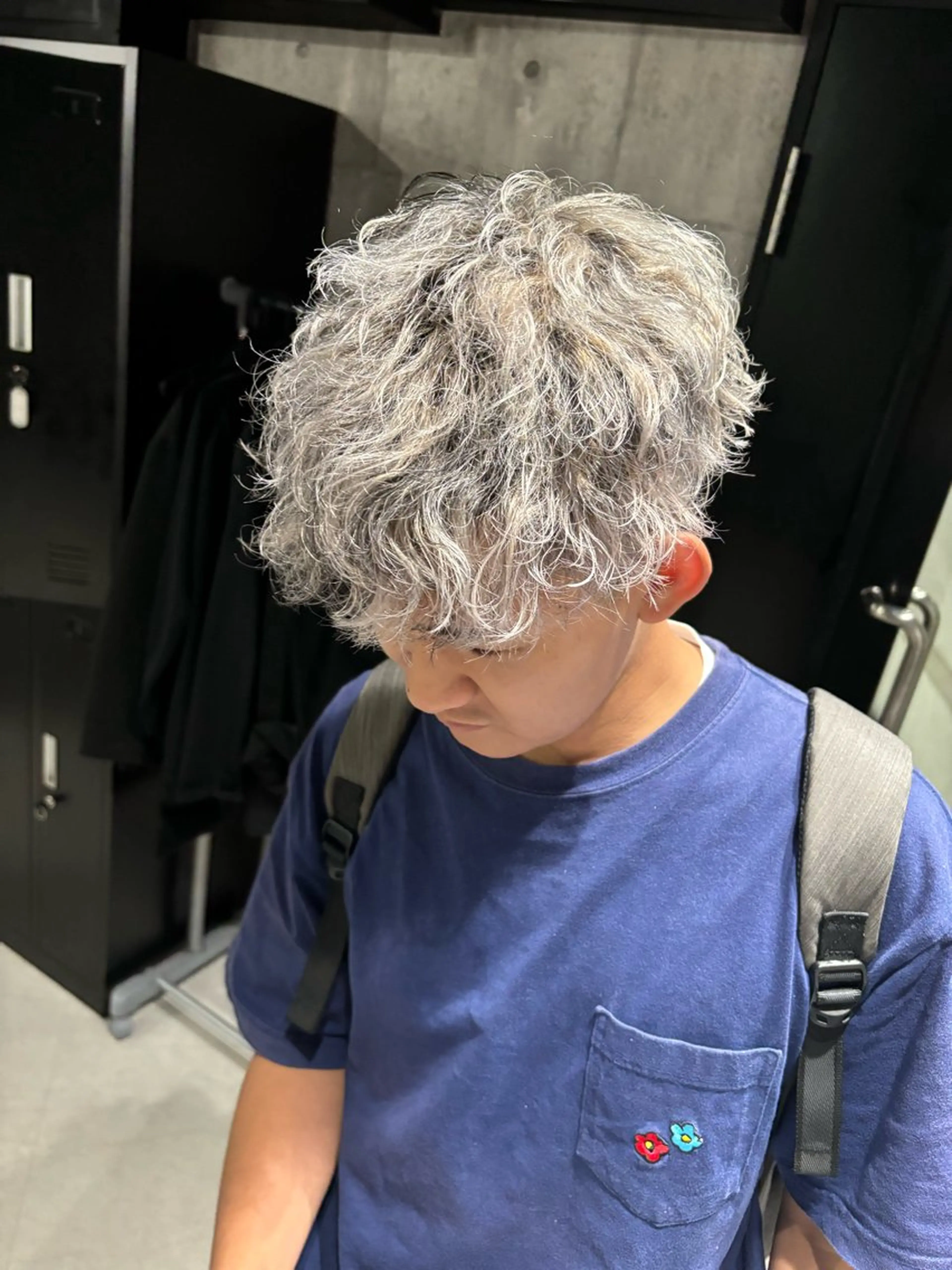 カラー メンズ メンズハイライト ハイライトカラー シルバー ホワイトシルバー ヘアカラー _white【京橋店】所属・_WHITE / KENTOのヘアスタイル