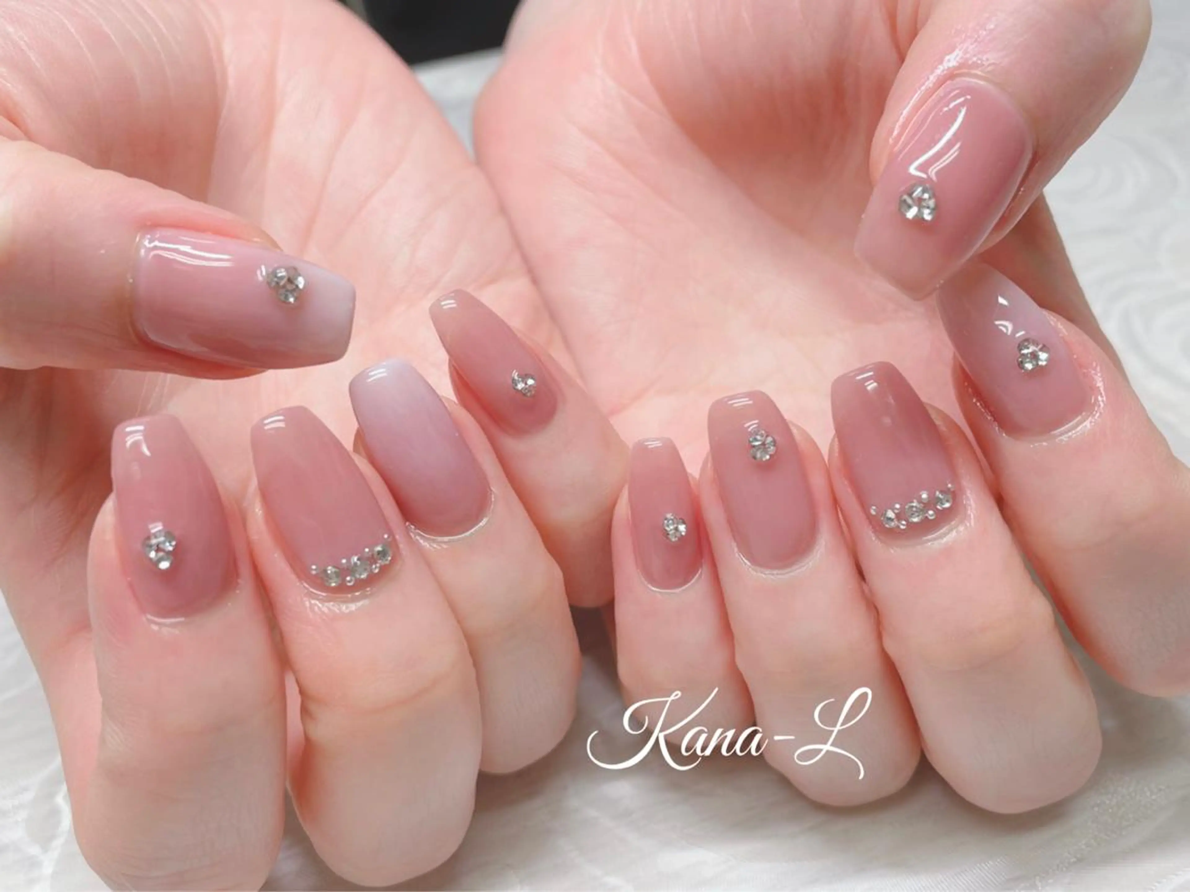 カラー ネイル キラキラネイル オフィスネイル 芦辺 香奈のネイルデザイン