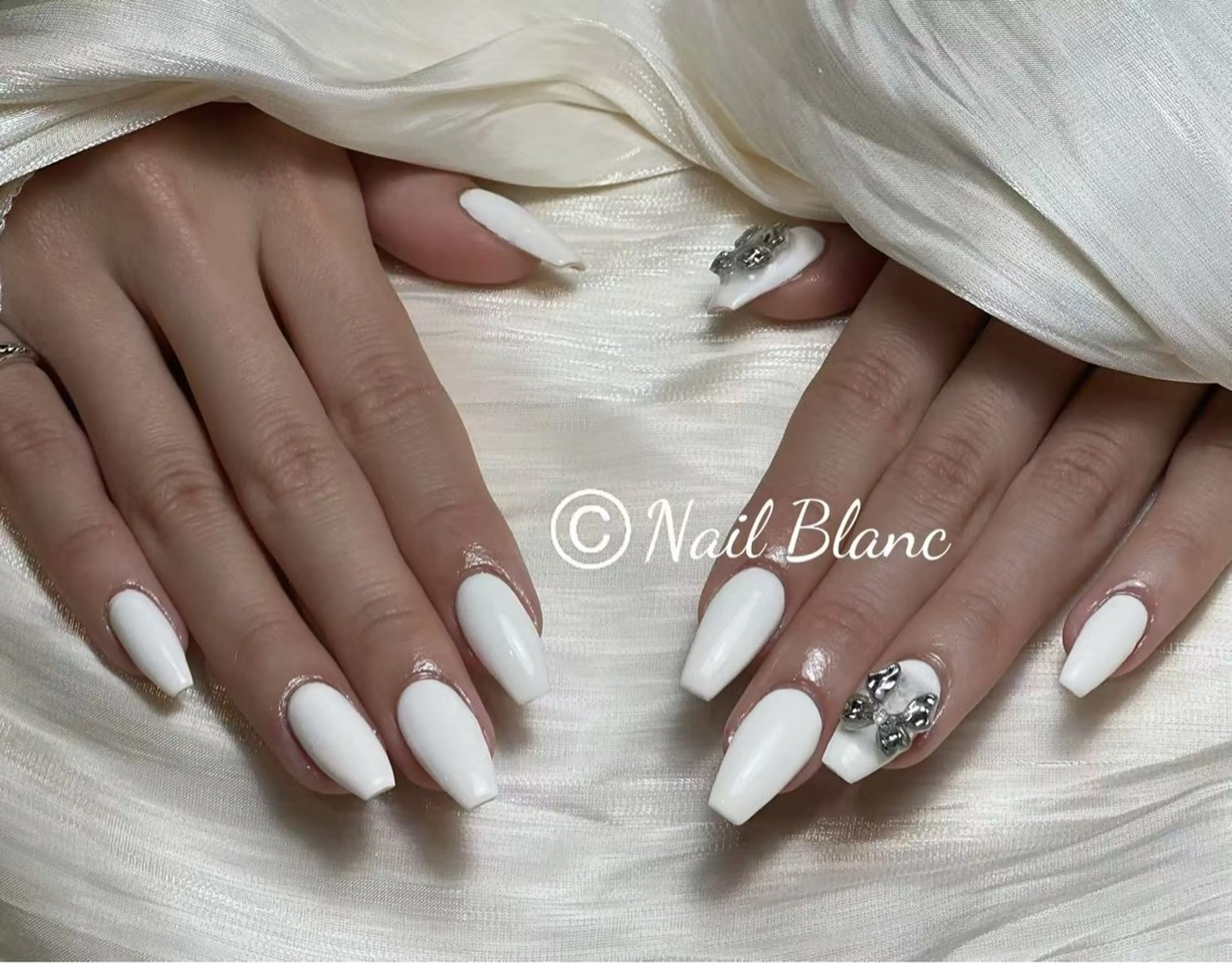 ⭐️チップ長さ出しワンカラー/ラメグラデーション🐳パーツ2個プレゼント🎁⭐️🥰新規ソフトジェルオフ無料の写真