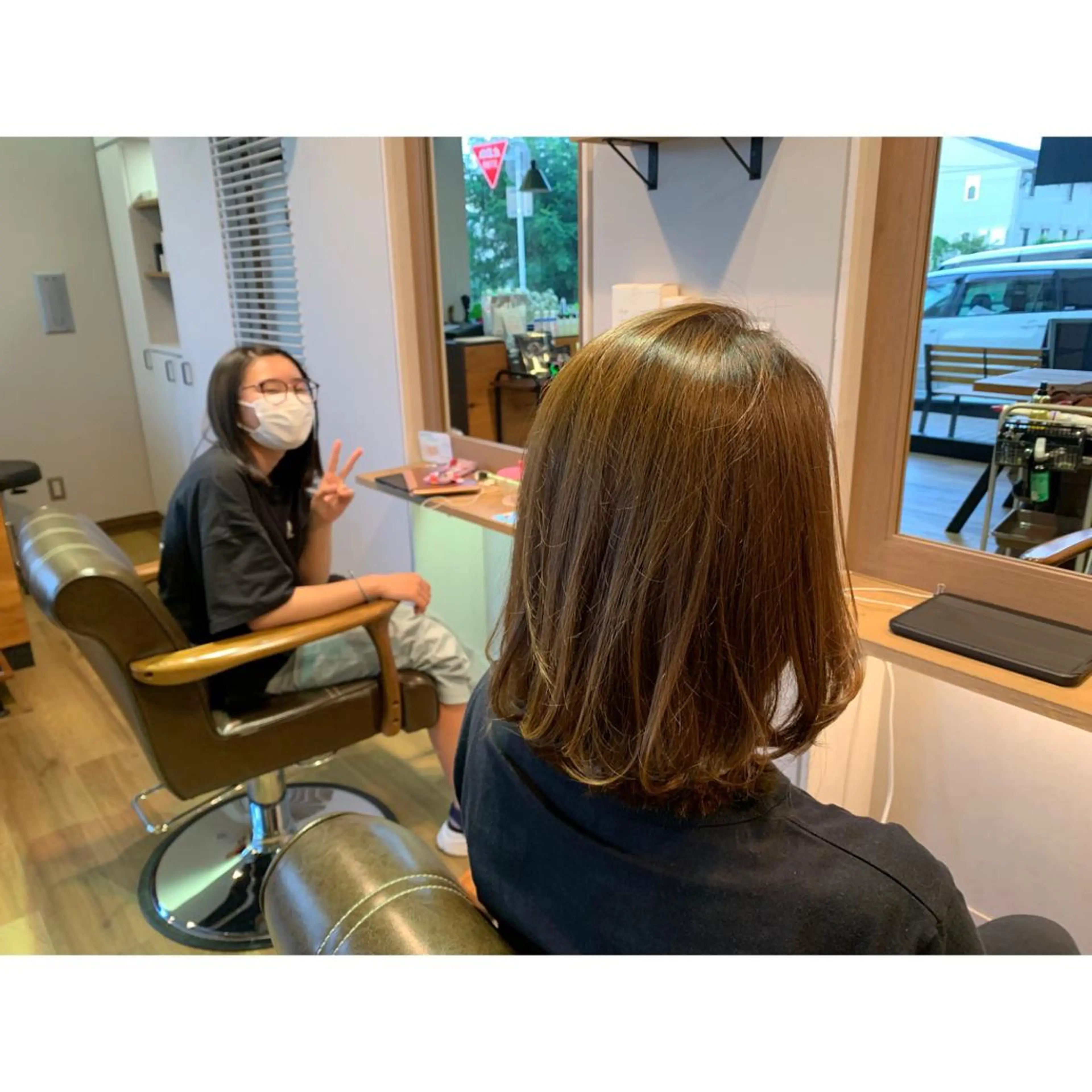 ミディアム カラー アッシュ ヘアカラー トリートメント ツキダテ ユイのヘアスタイル