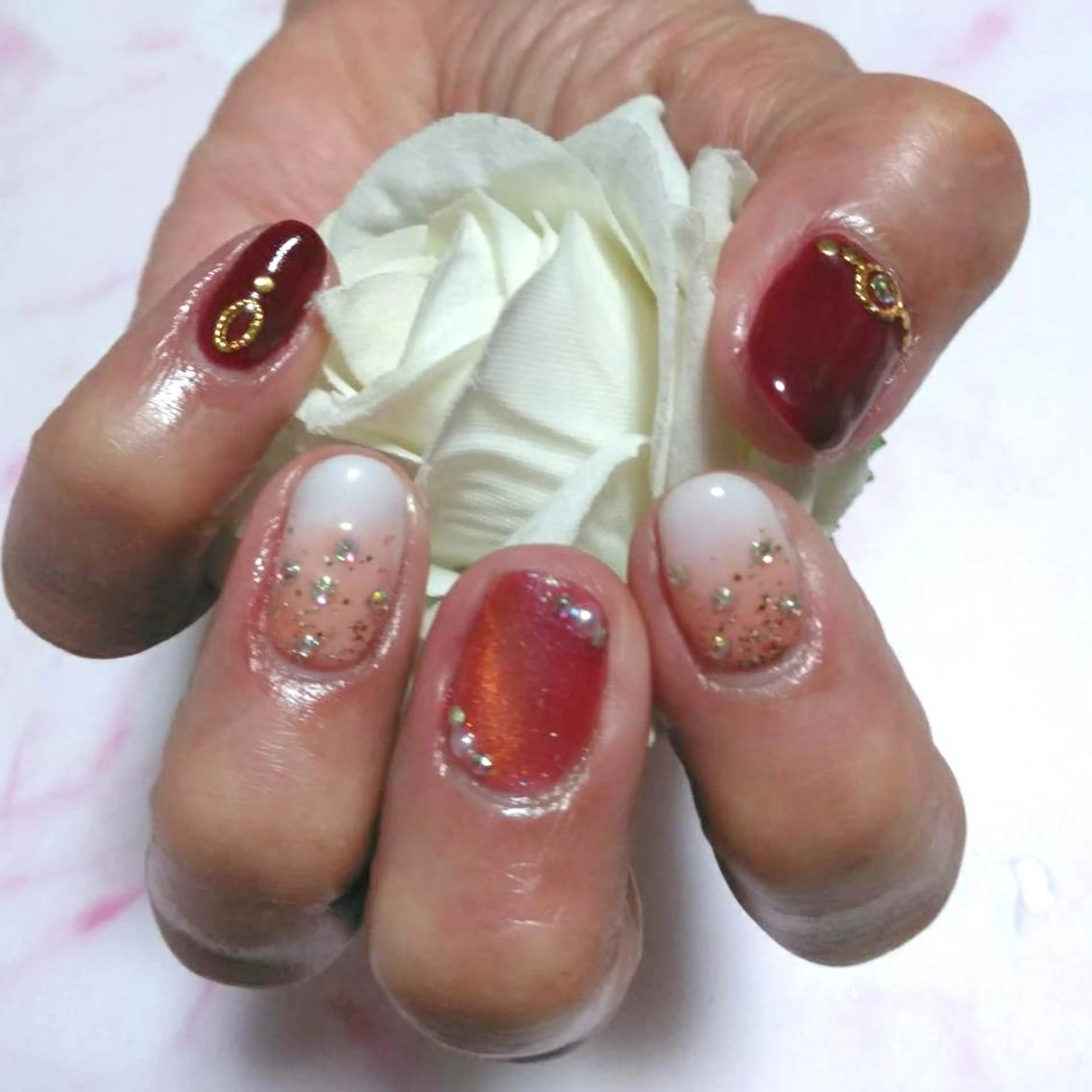 ネイル エステとネイル ローズコンフォートのネイルデザイン