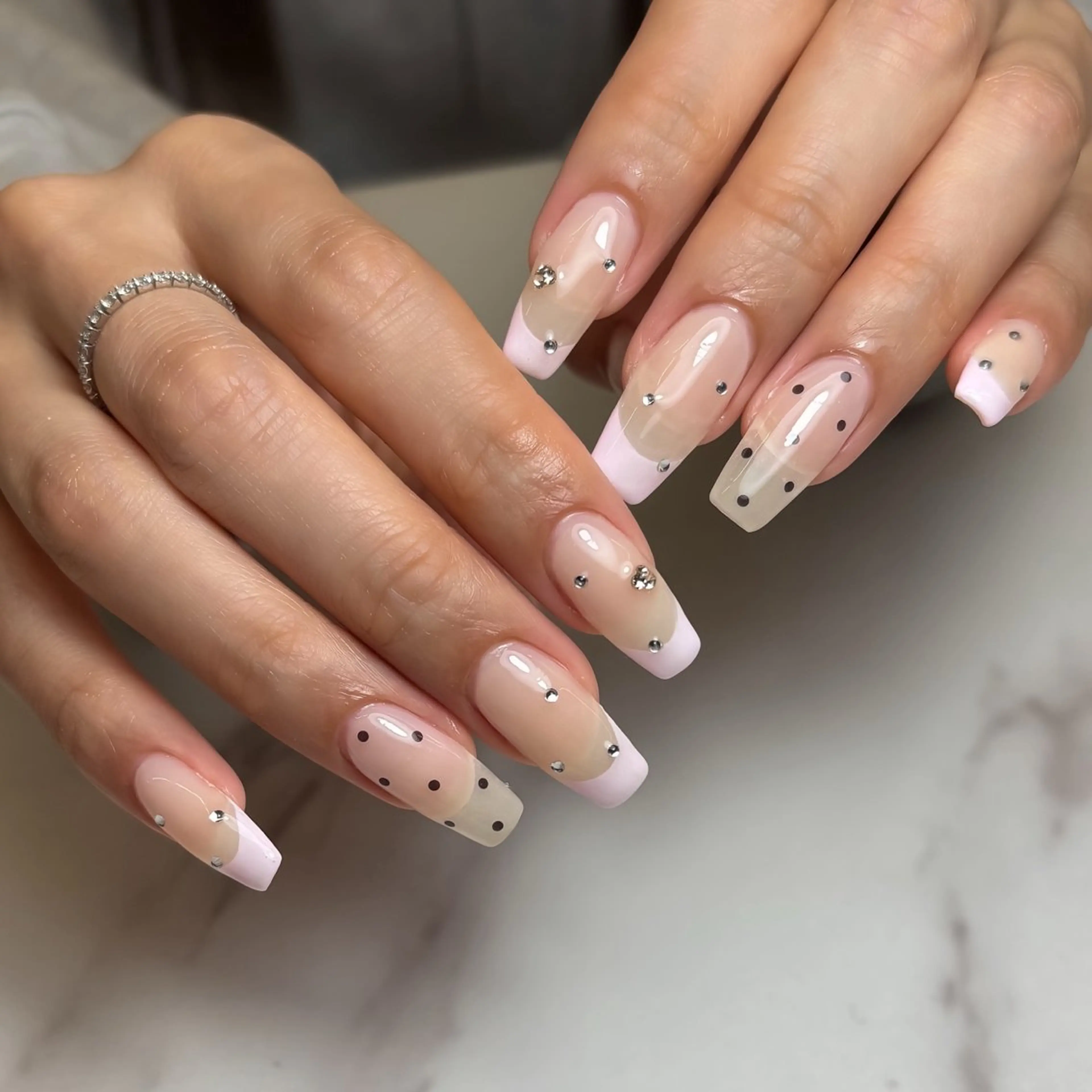 ネイル アートネイル フレンチネイル マグネットネイル ニュアンスネイル 春ネイル ハンドネイル zuki🌔nail ┆堺筋本町・心斎橋のネイルデザイン